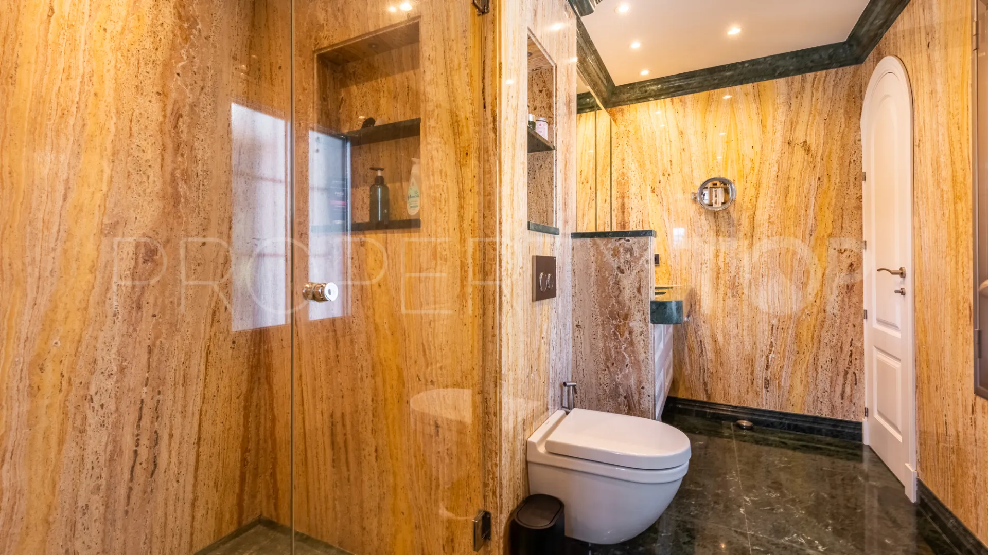 Comprar villa de 4 dormitorios en San Pedro de Alcantara