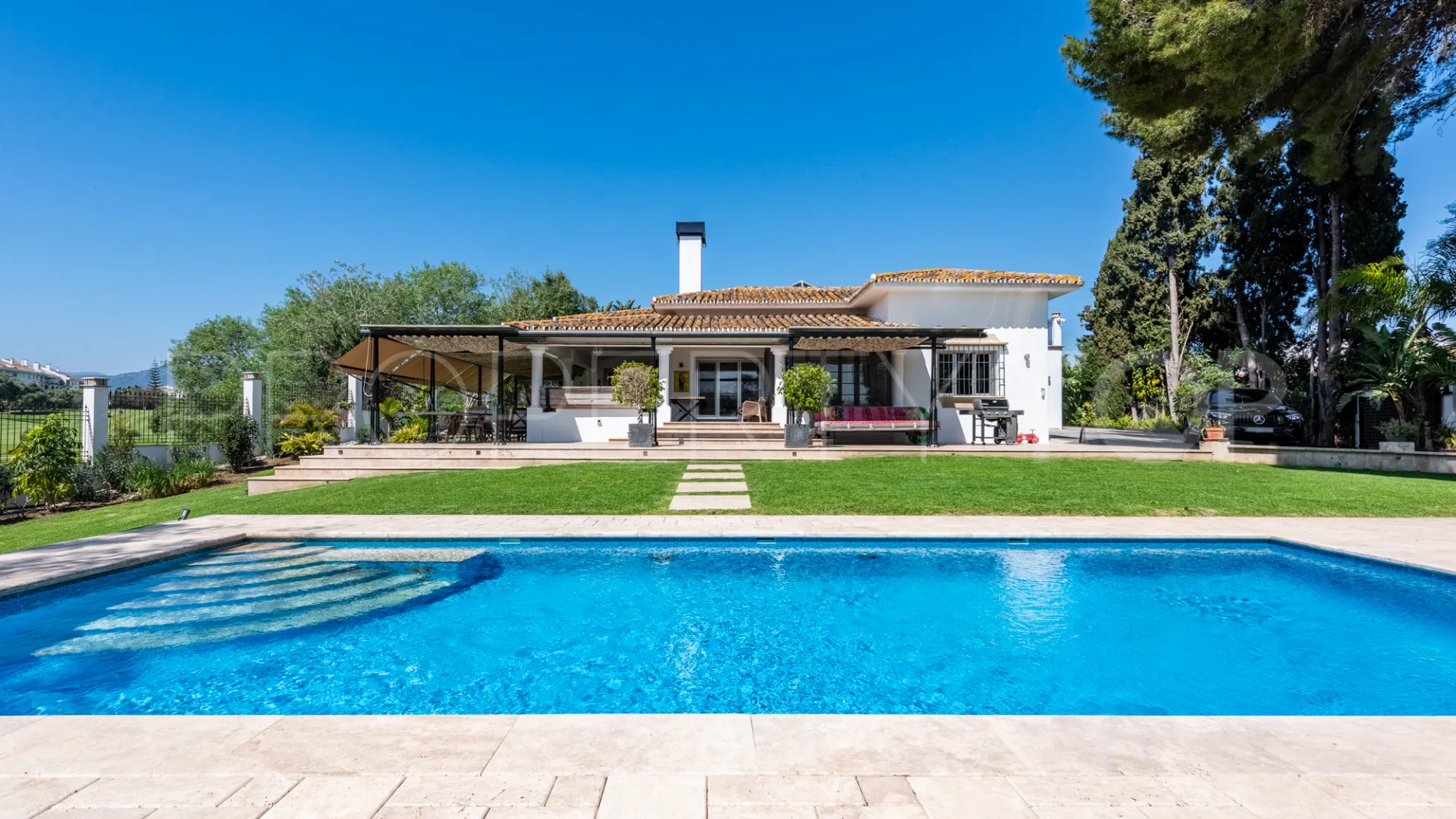 Comprar villa de 4 dormitorios en San Pedro de Alcantara