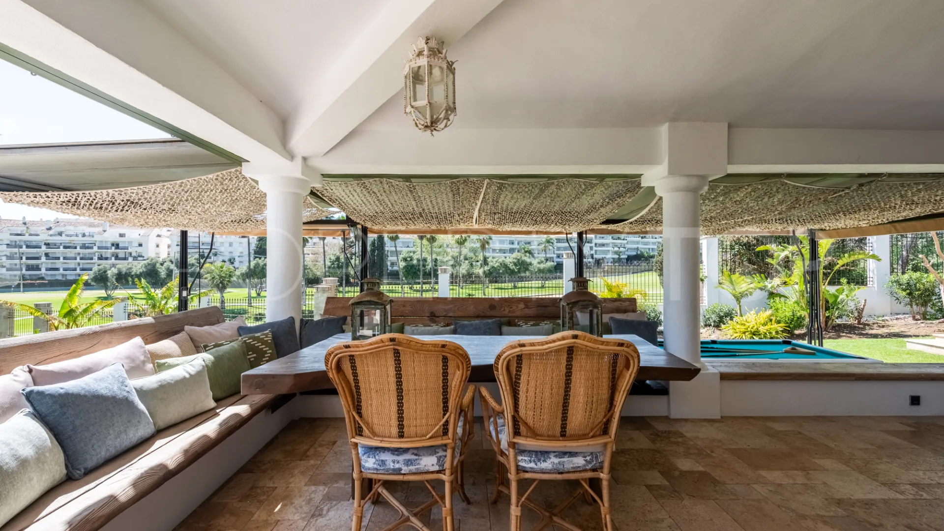 Comprar villa de 4 dormitorios en San Pedro de Alcantara