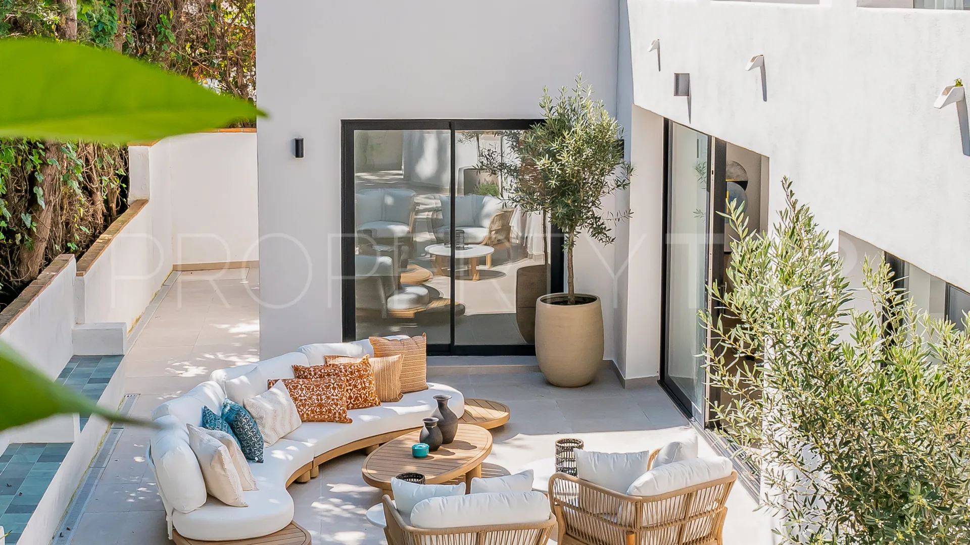 For sale 4 bedrooms villa in Nueva Andalucia