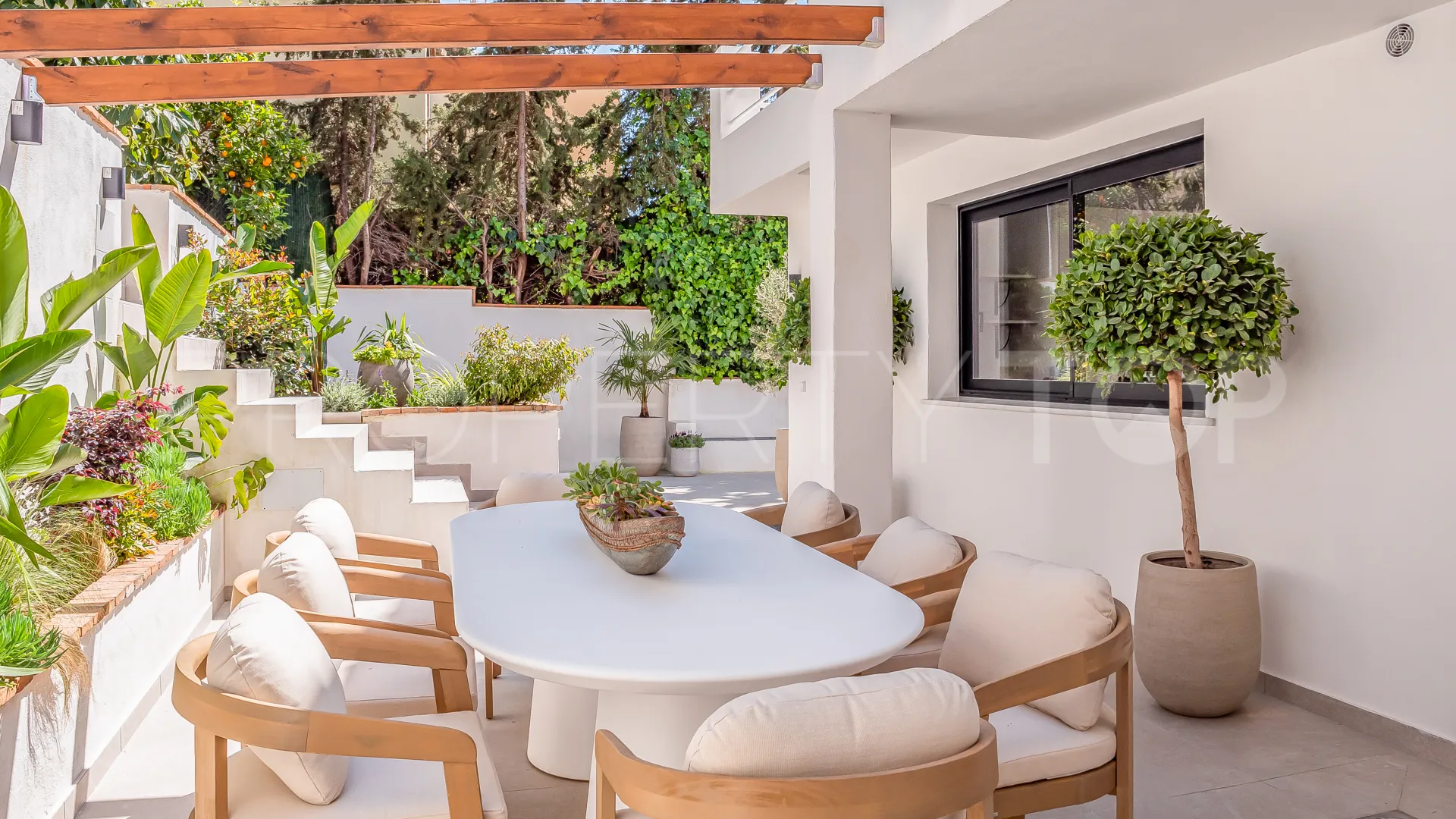 For sale 4 bedrooms villa in Nueva Andalucia