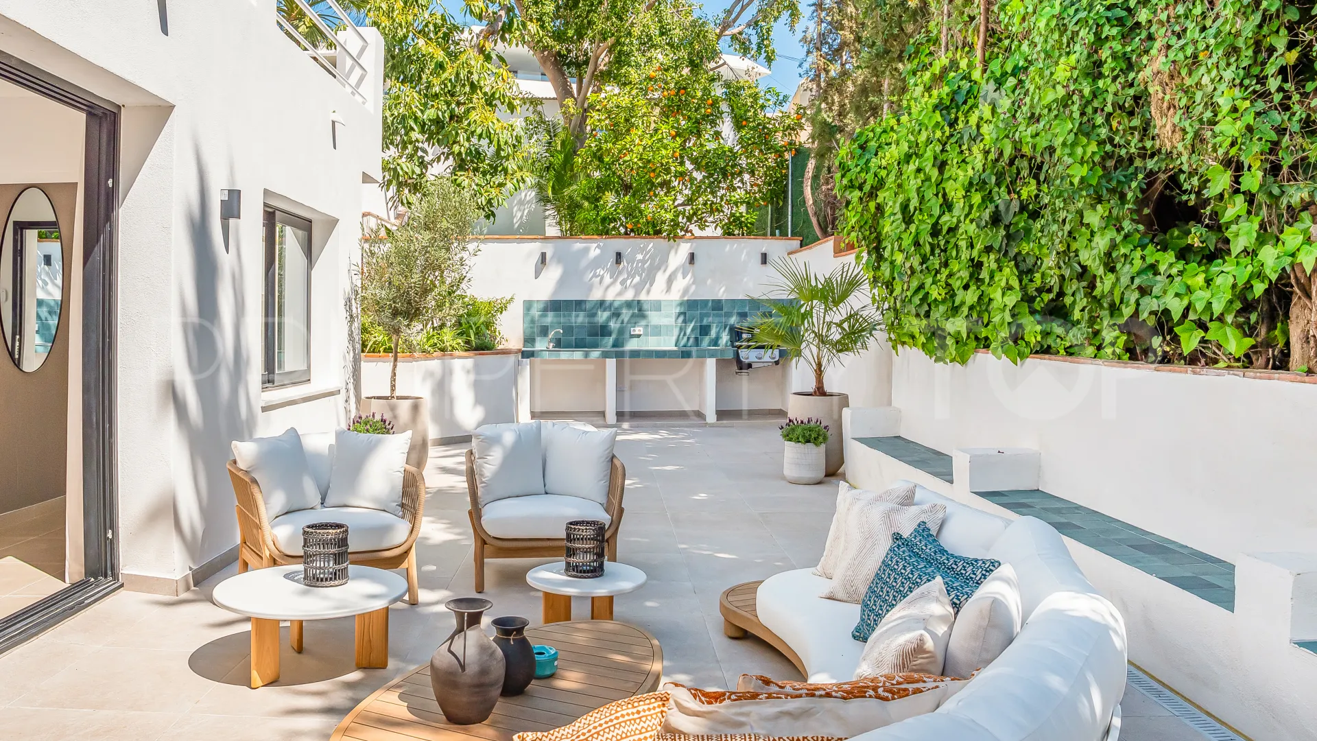 For sale 4 bedrooms villa in Nueva Andalucia