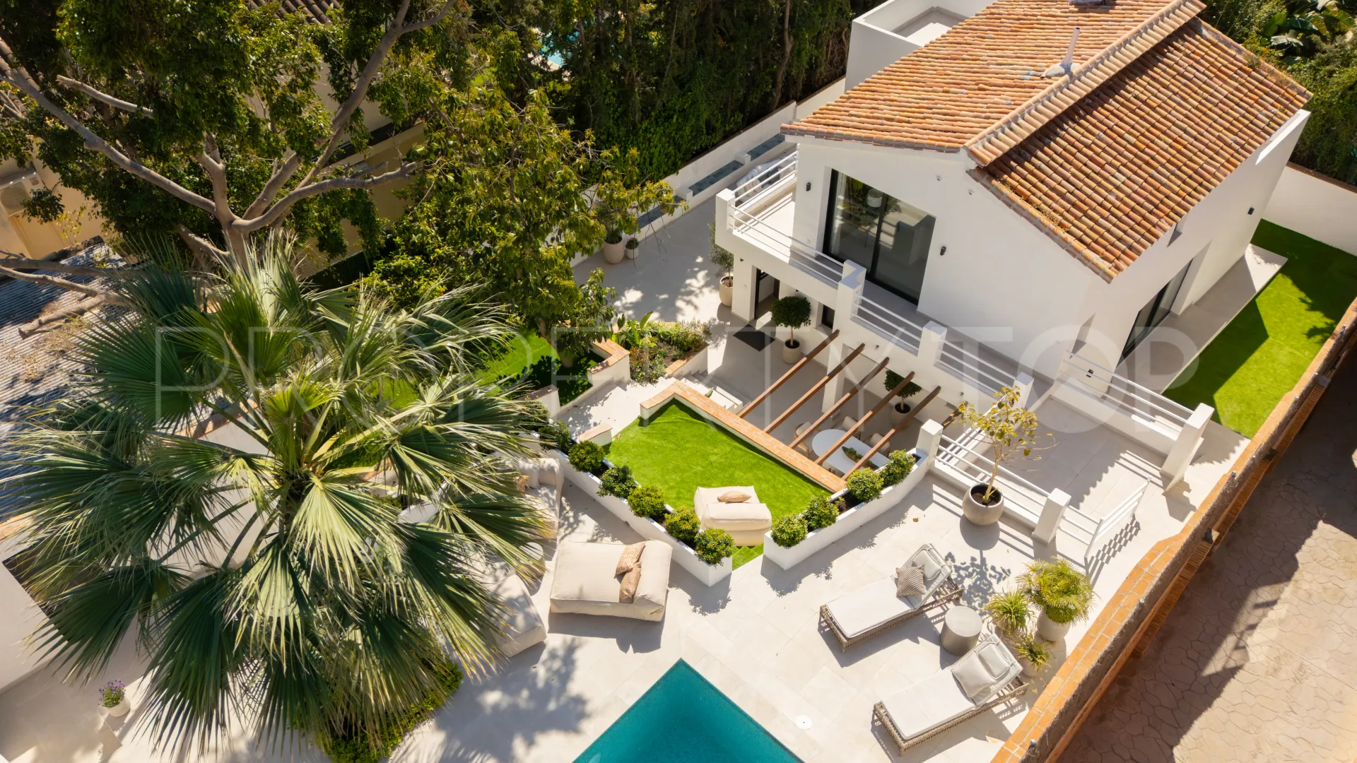 For sale 4 bedrooms villa in Nueva Andalucia