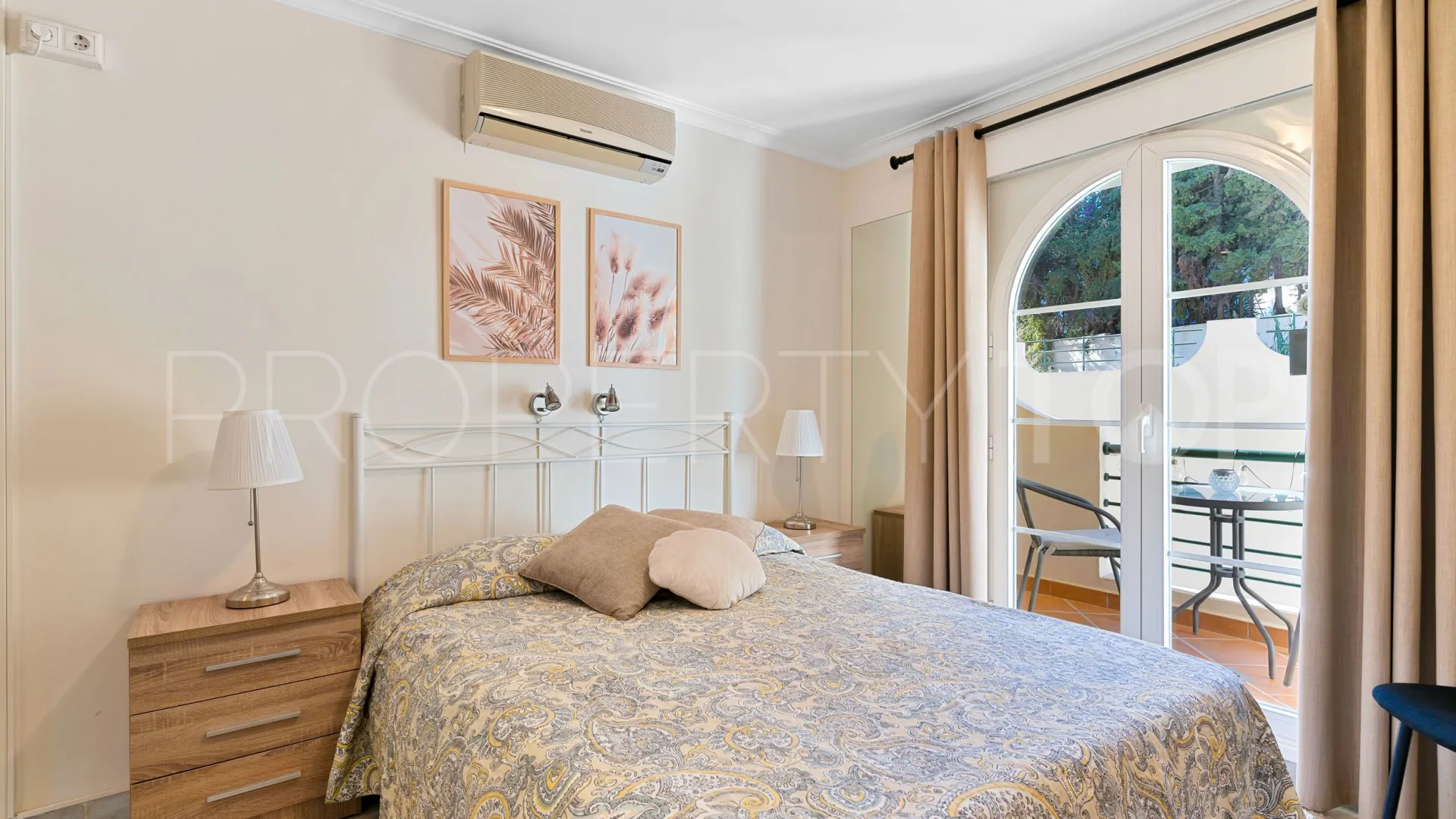 Apartamento con 2 dormitorios en venta en Señorio de Aloha