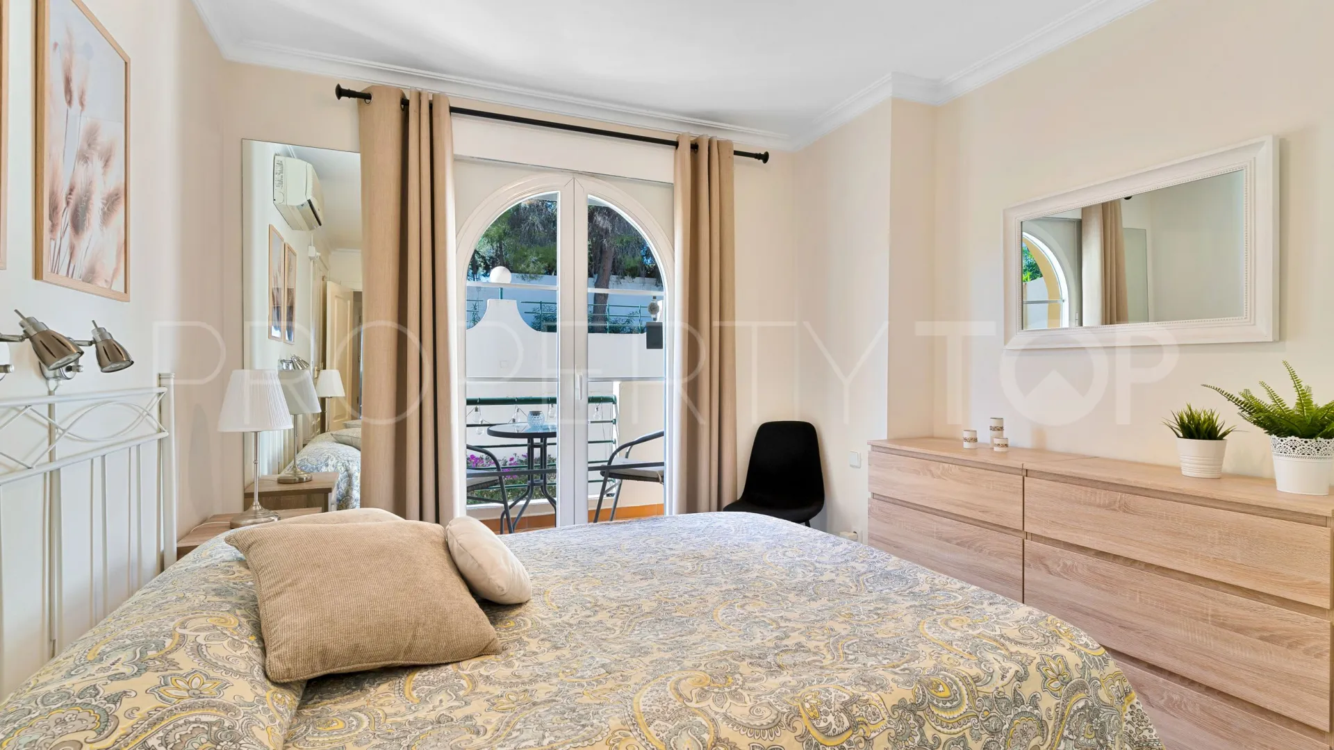 Apartamento con 2 dormitorios en venta en Señorio de Aloha