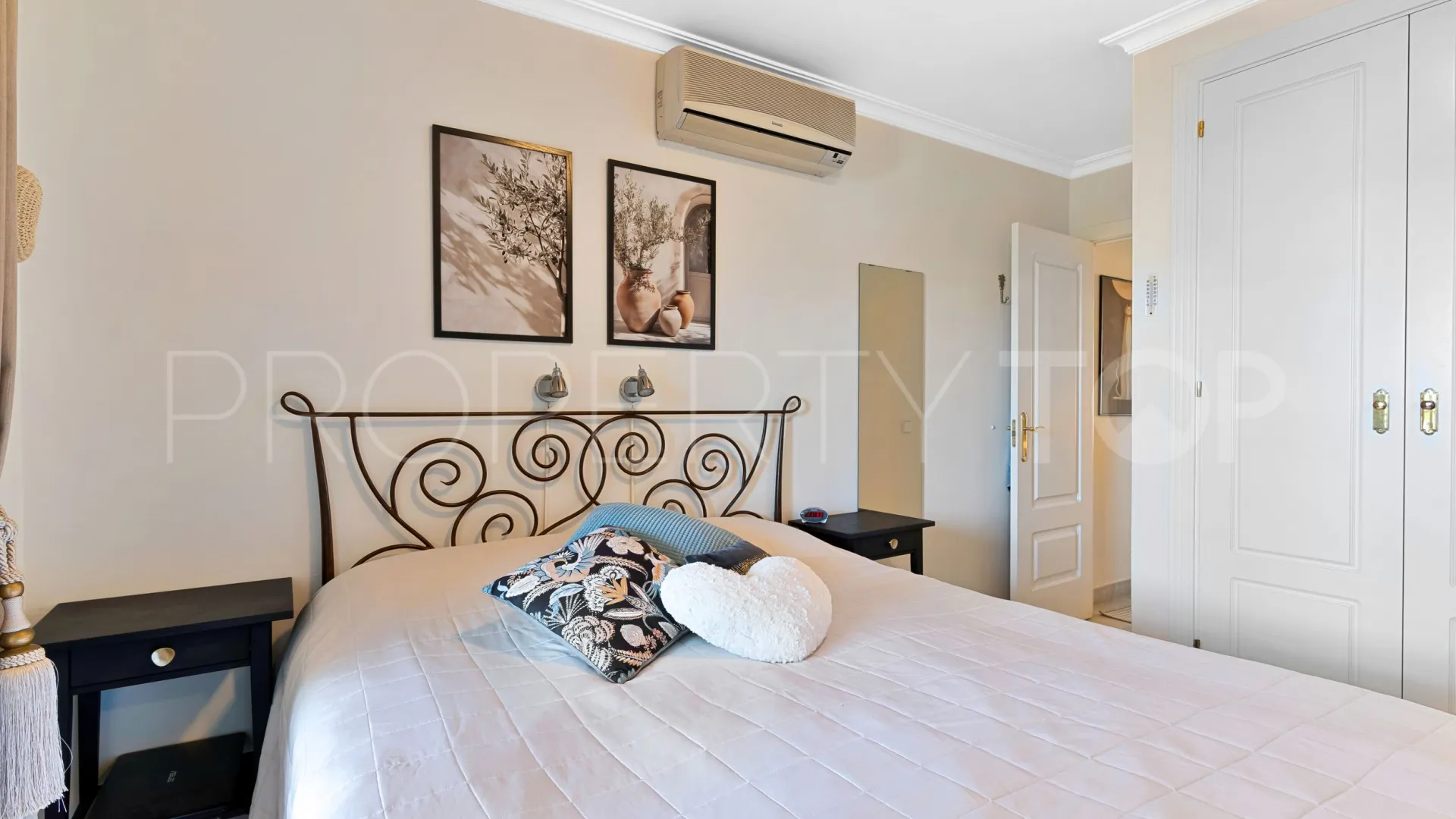 Apartamento con 2 dormitorios en venta en Señorio de Aloha