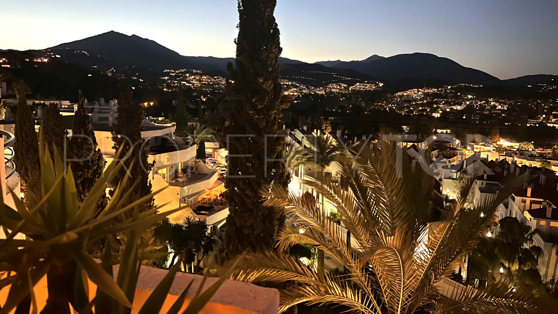 Apartamento con 2 dormitorios en venta en Señorio de Aloha