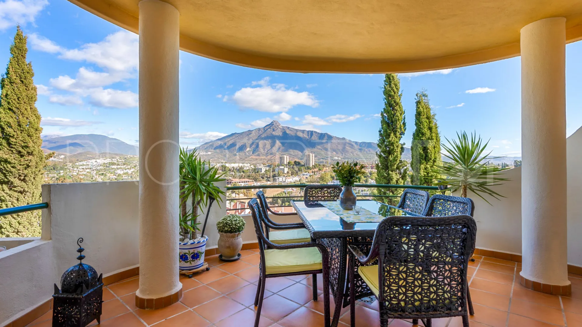 Apartamento con 2 dormitorios en venta en Señorio de Aloha