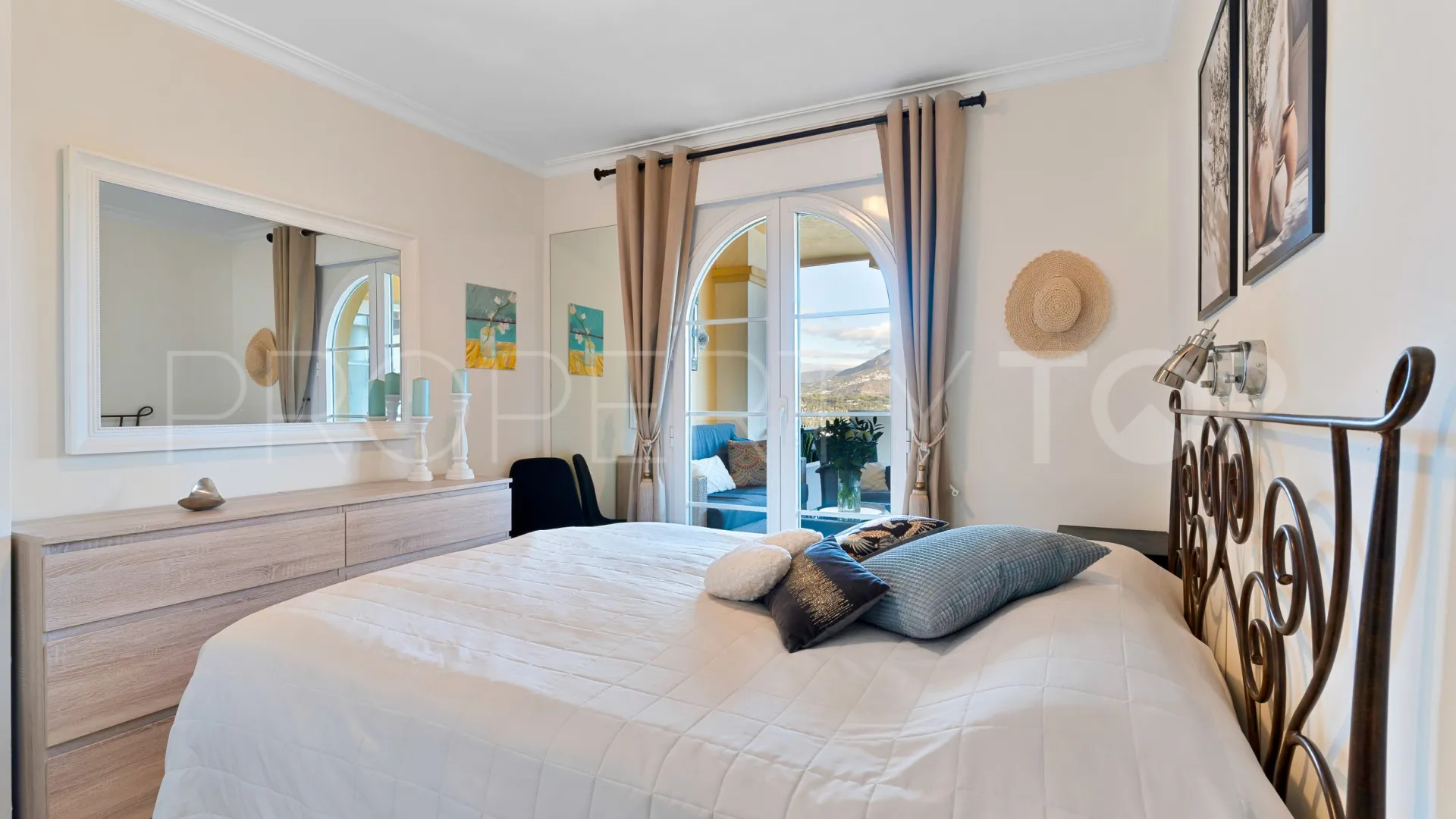 Apartamento con 2 dormitorios en venta en Señorio de Aloha