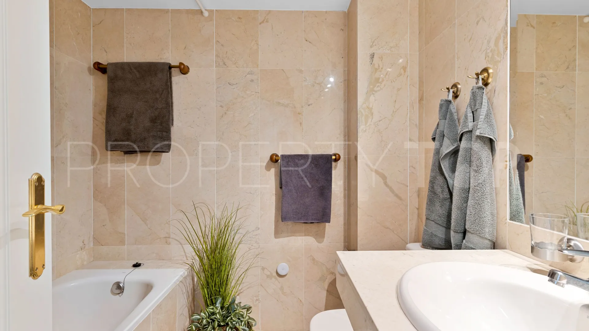Apartamento con 2 dormitorios en venta en Señorio de Aloha