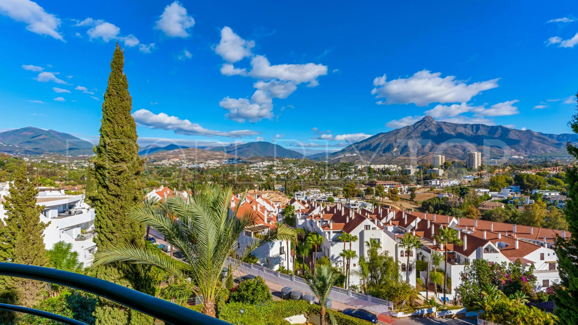 Apartamento con 2 dormitorios en venta en Señorio de Aloha