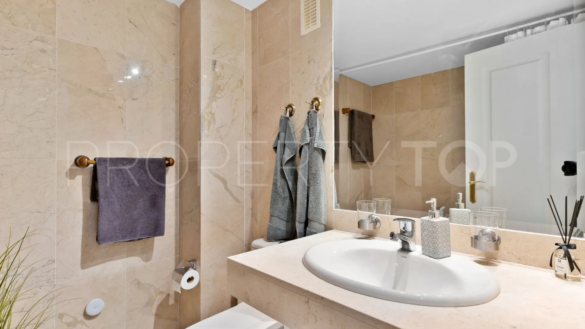 Apartamento con 2 dormitorios en venta en Señorio de Aloha