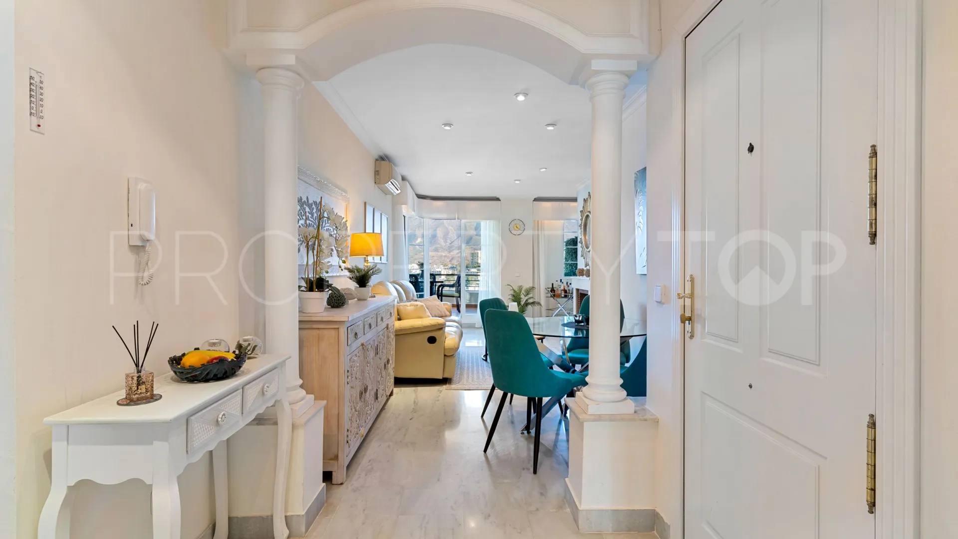 Apartamento con 2 dormitorios en venta en Señorio de Aloha