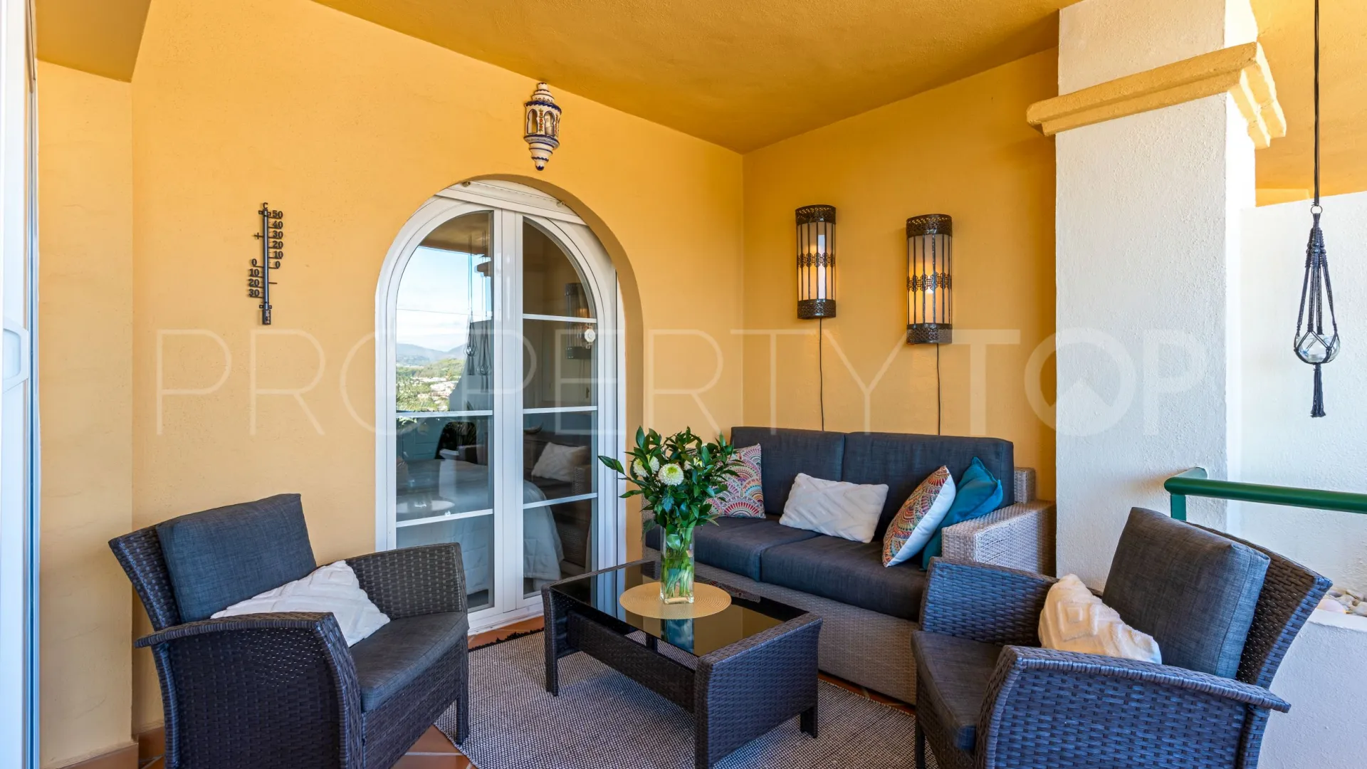 Apartamento con 2 dormitorios en venta en Señorio de Aloha