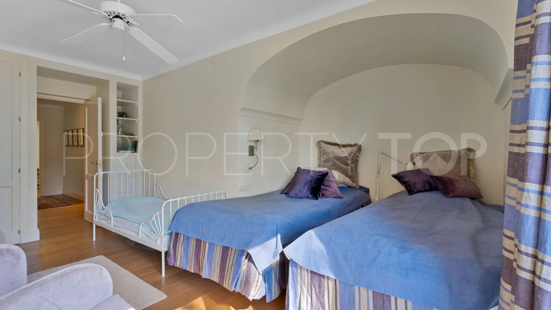 Villa in Nueva Andalucia for sale