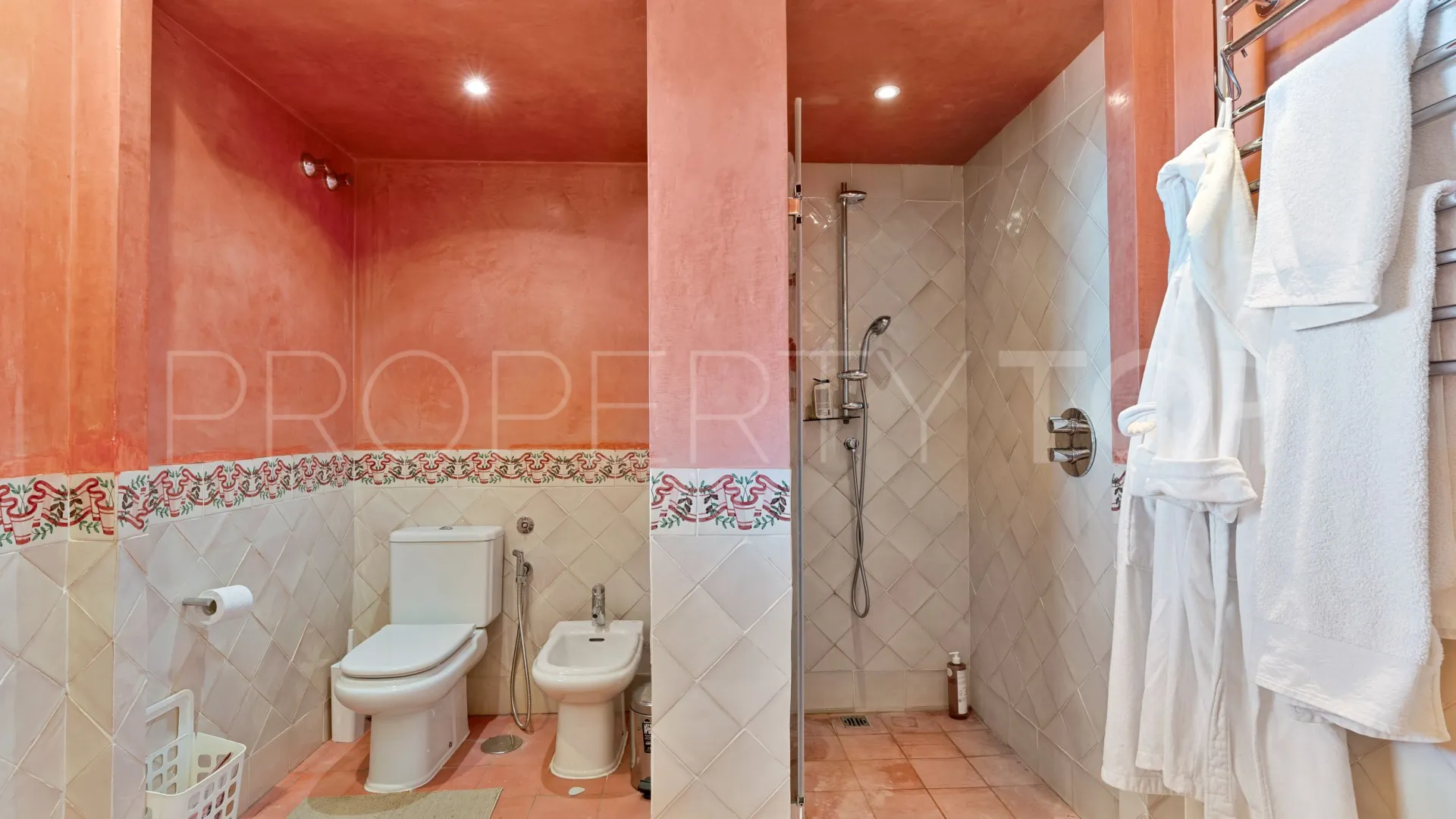 Villa in Nueva Andalucia for sale