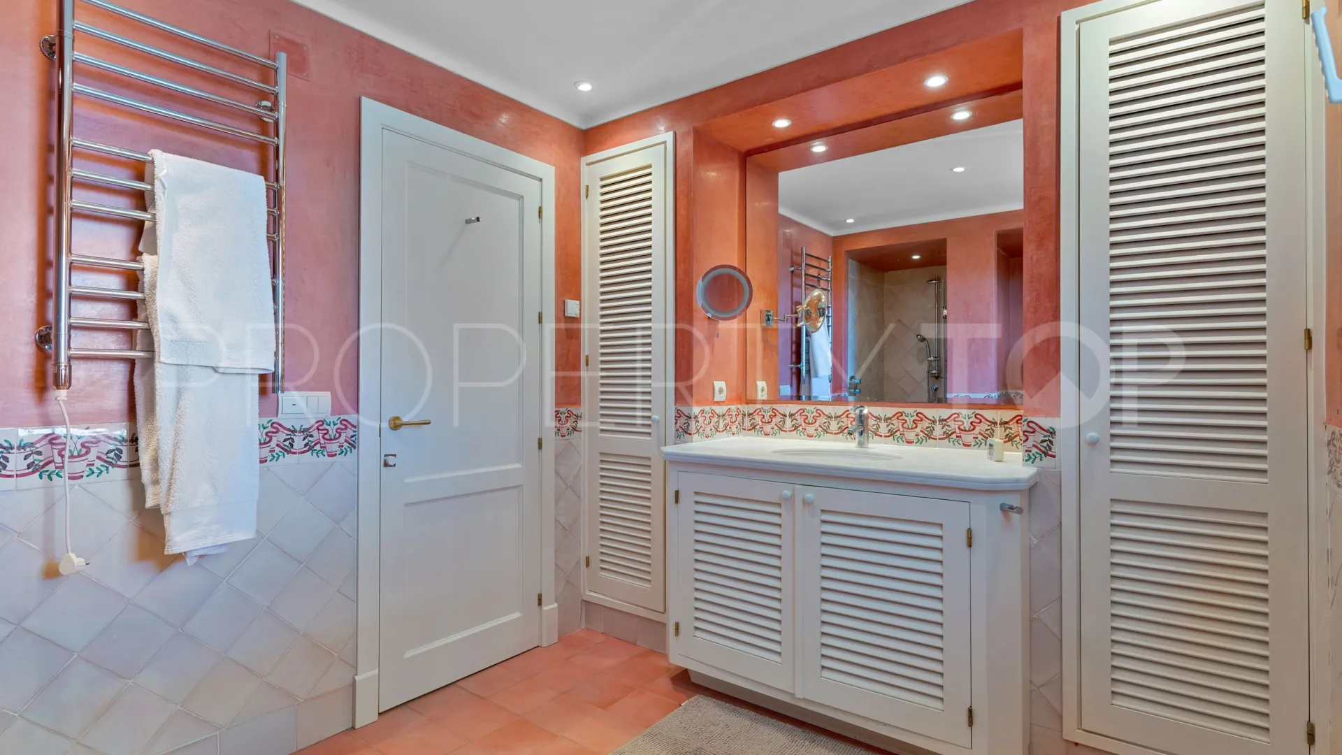 Villa in Nueva Andalucia for sale