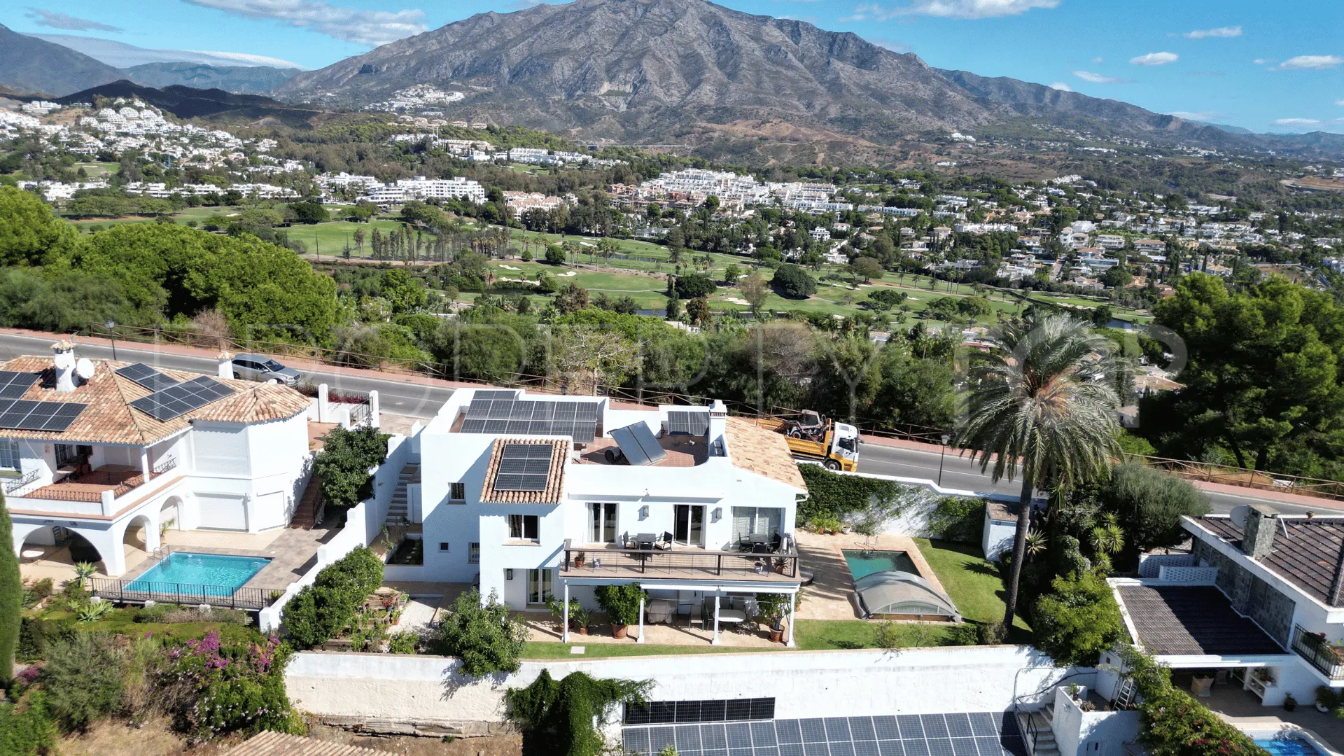 Villa in Nueva Andalucia for sale