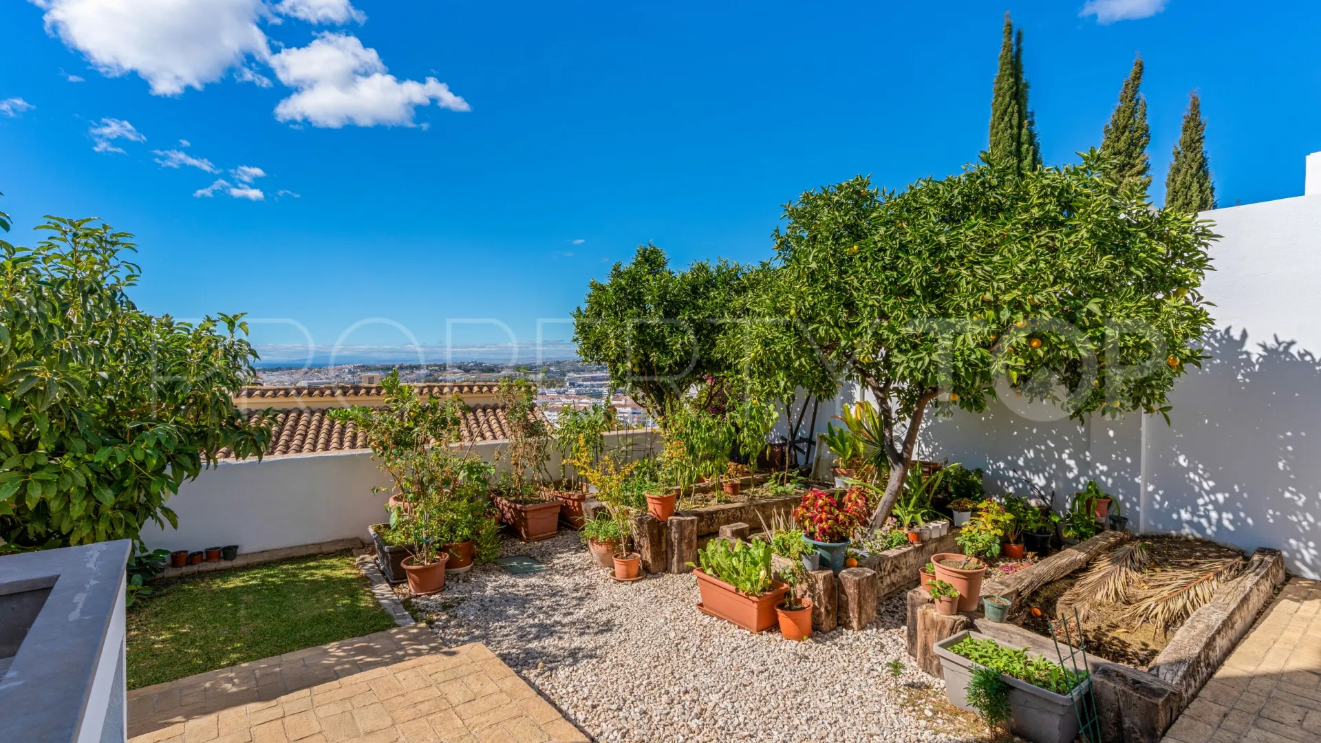 Villa in Nueva Andalucia for sale
