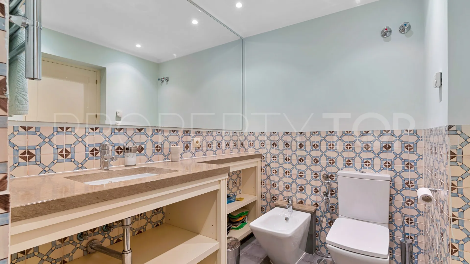 Villa in Nueva Andalucia for sale