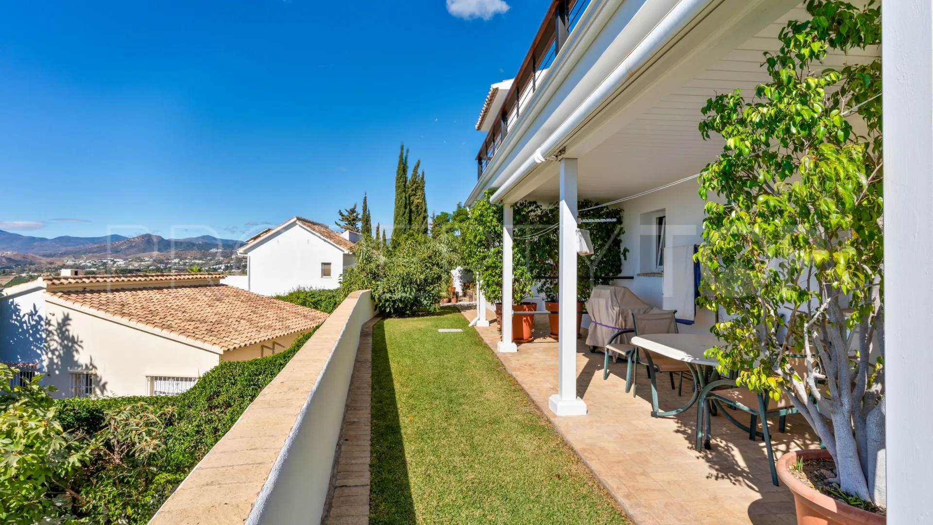 Villa in Nueva Andalucia for sale