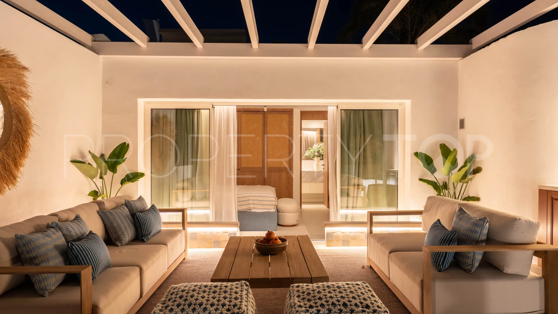 Semi detached villa for sale in Marbella with 3 bedrooms