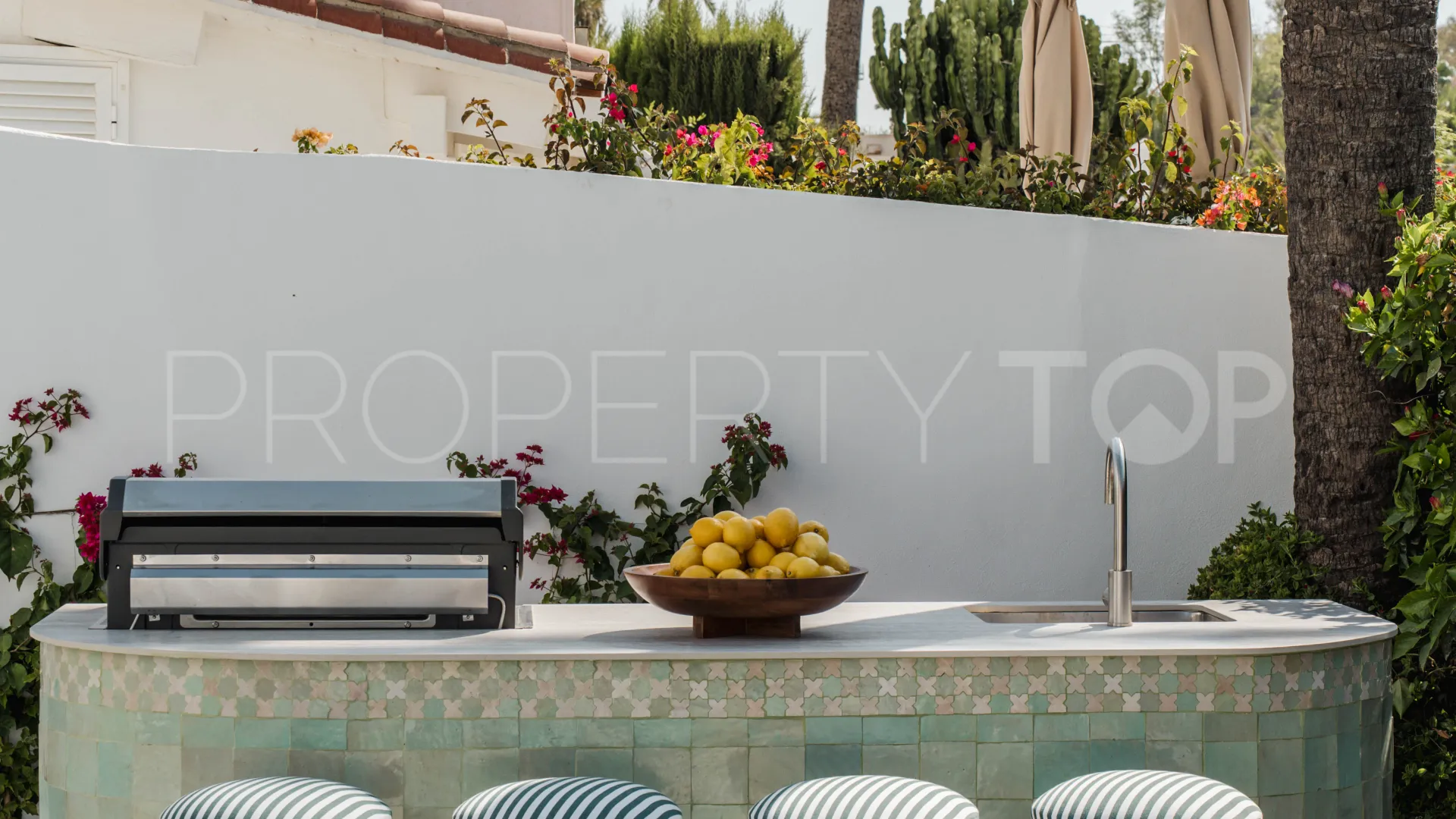 Semi detached villa for sale in Marbella with 3 bedrooms
