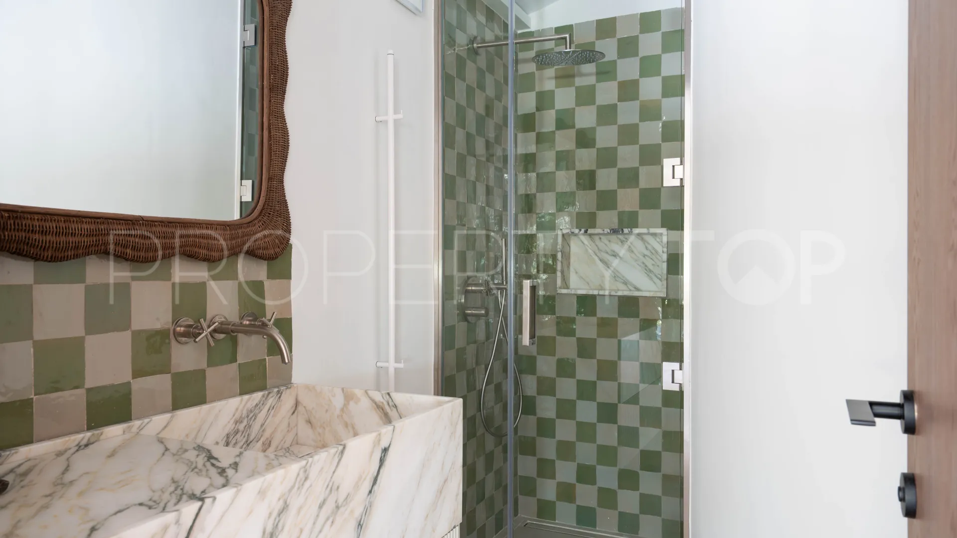 Semi detached villa for sale in Marbella with 3 bedrooms