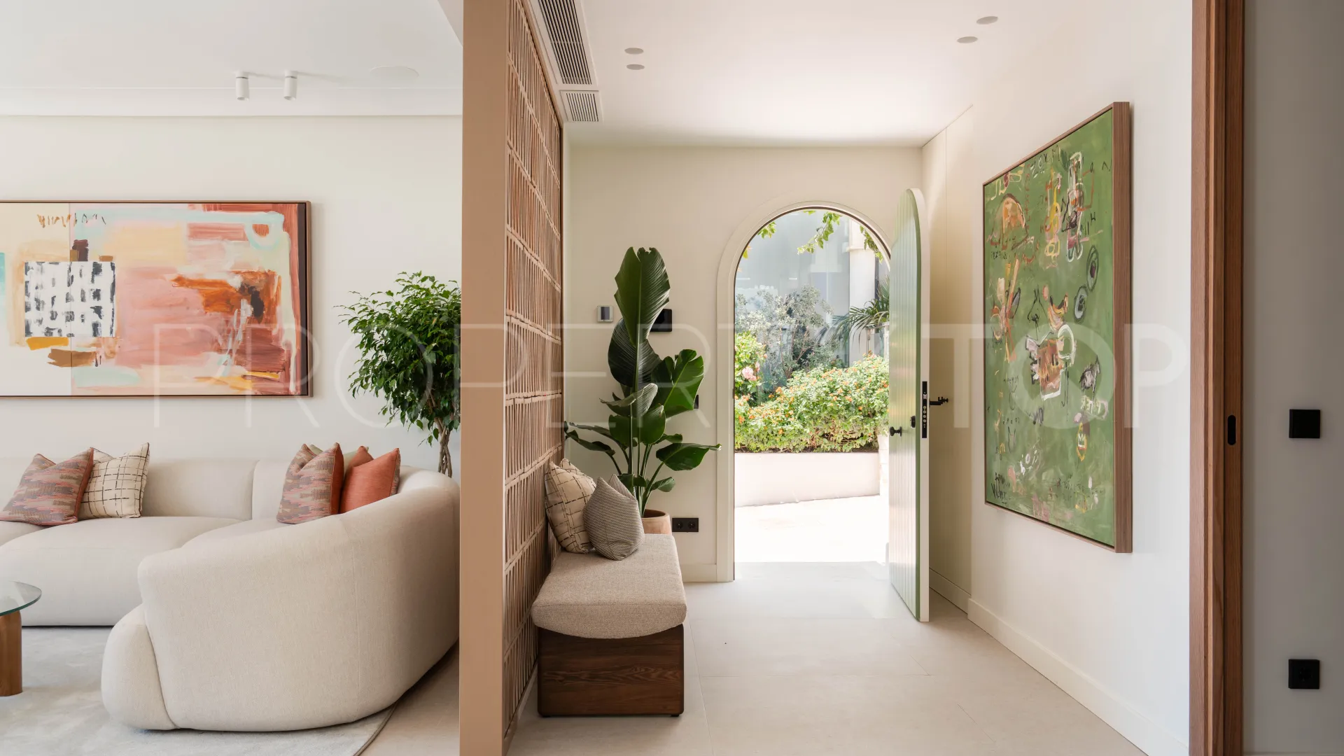Semi detached villa for sale in Marbella with 3 bedrooms