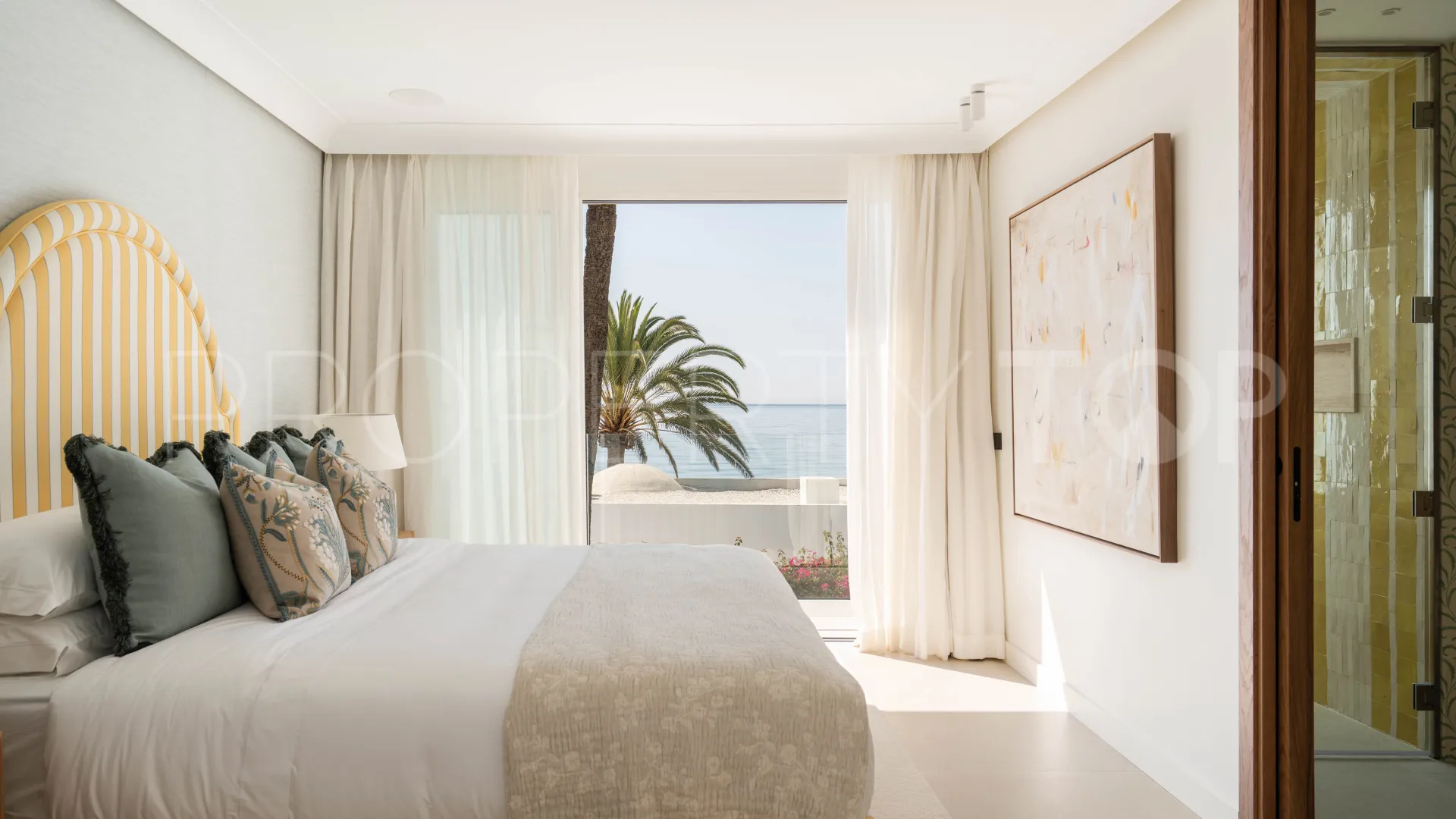 Semi detached villa for sale in Marbella with 3 bedrooms
