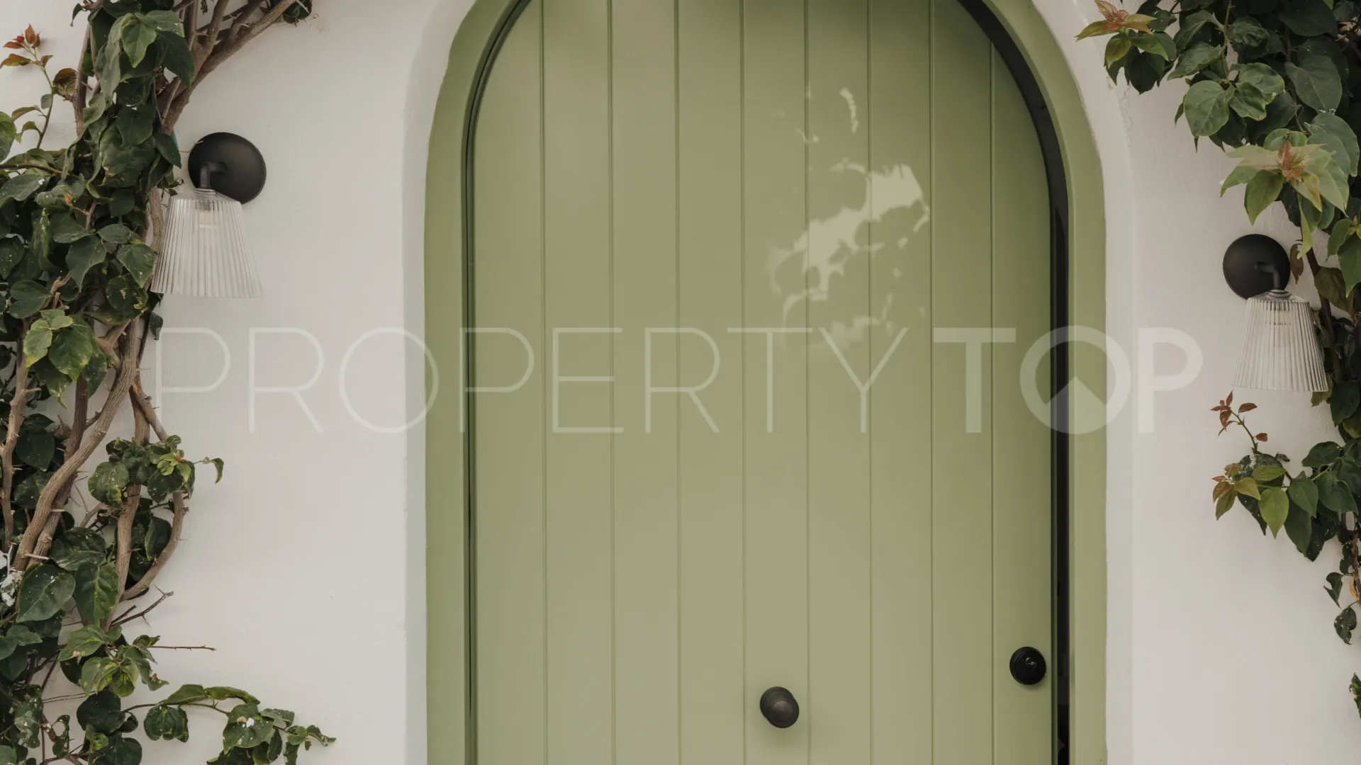 Semi detached villa for sale in Marbella with 3 bedrooms