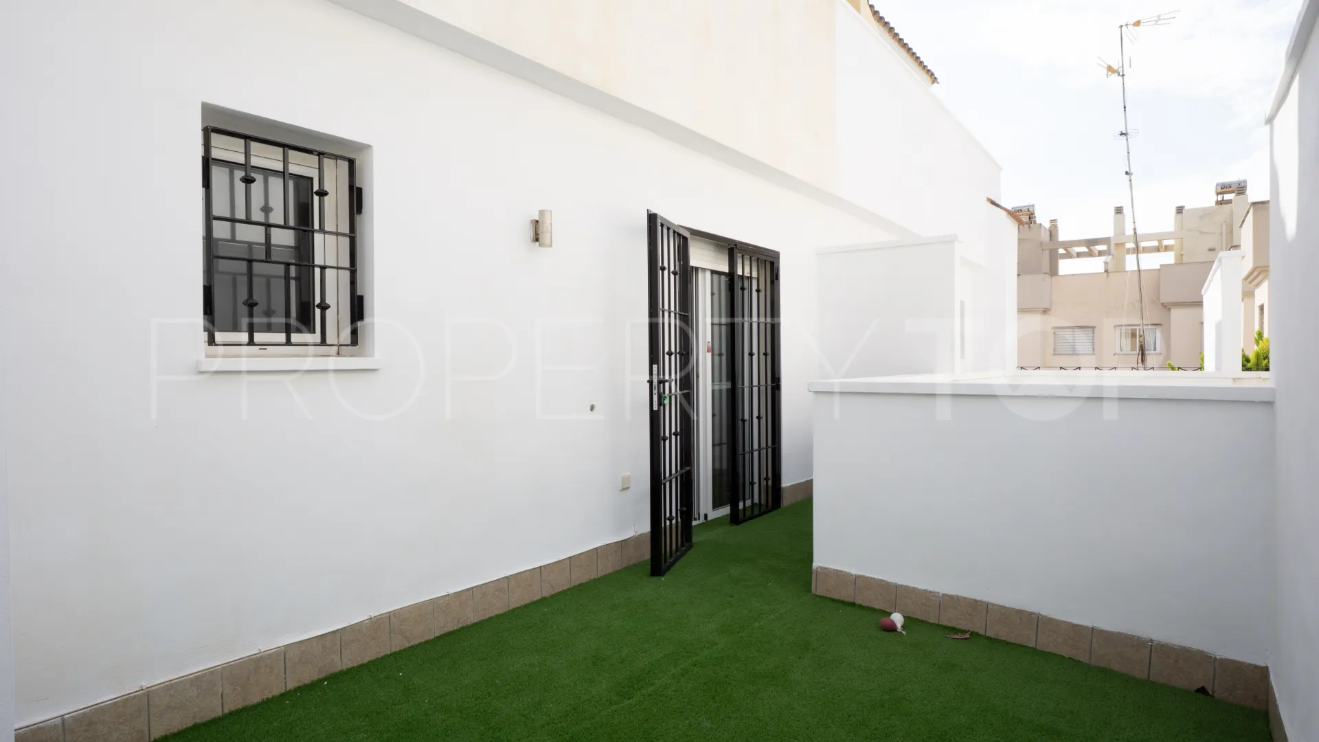 El Mojón, adosado a la venta