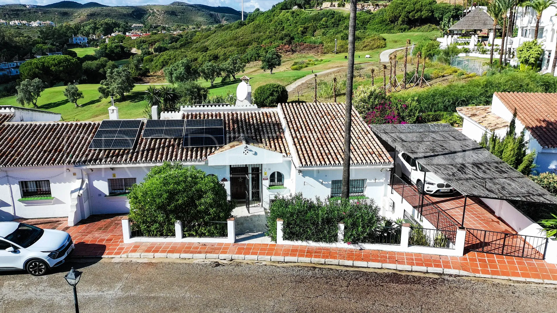 For sale semi detached villa in La Duquesa