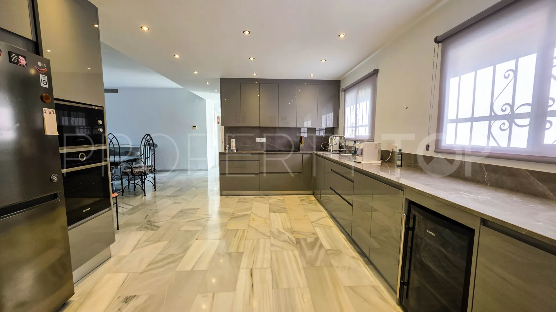 For sale semi detached villa in La Duquesa