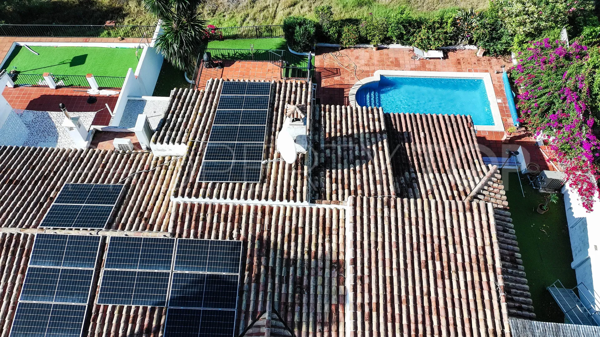 For sale semi detached villa in La Duquesa