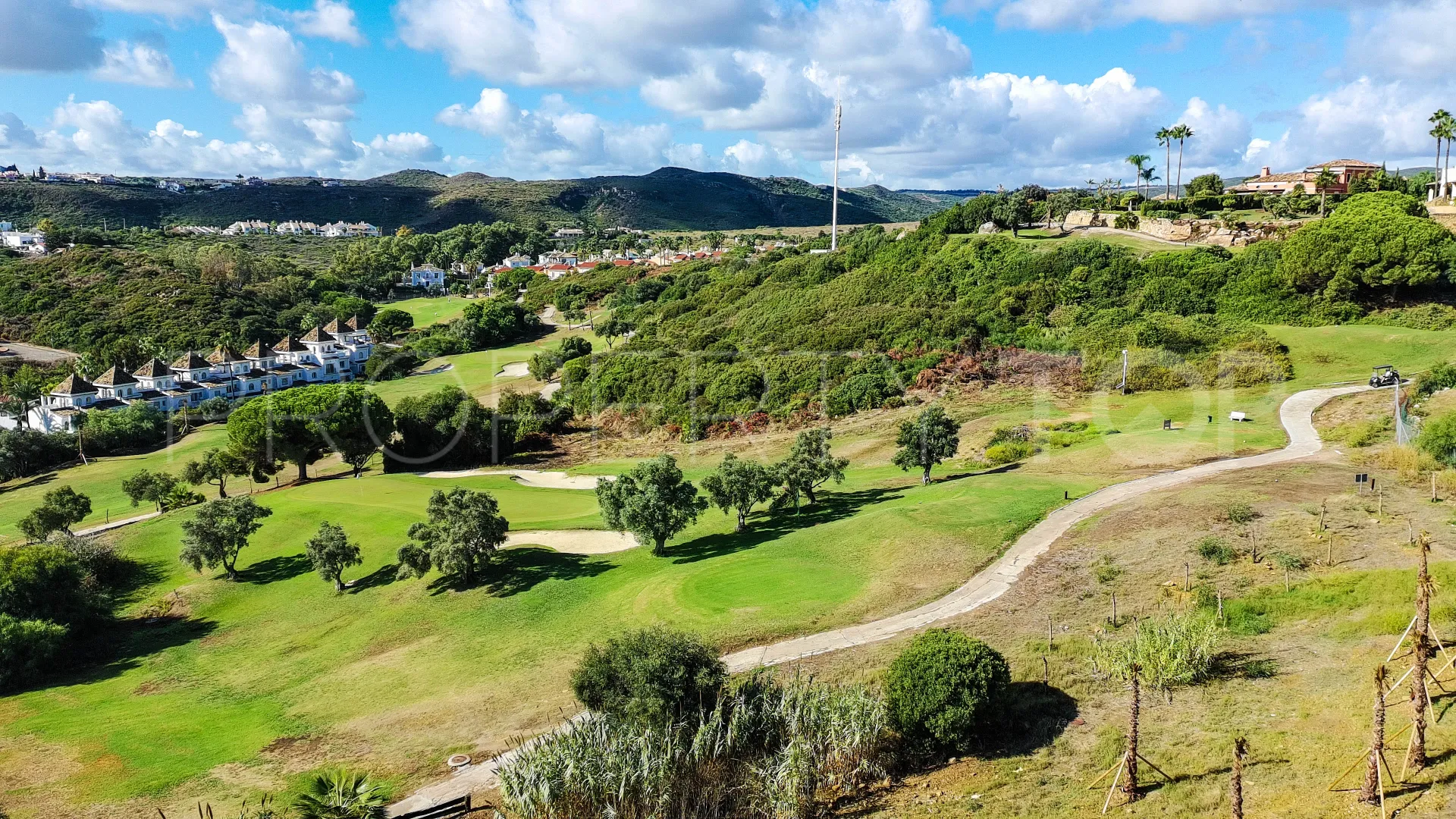 For sale semi detached villa in La Duquesa
