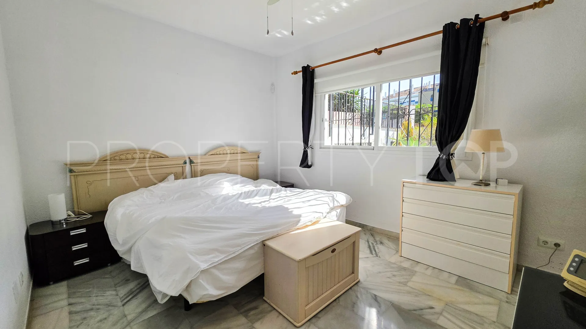 For sale semi detached villa in La Duquesa