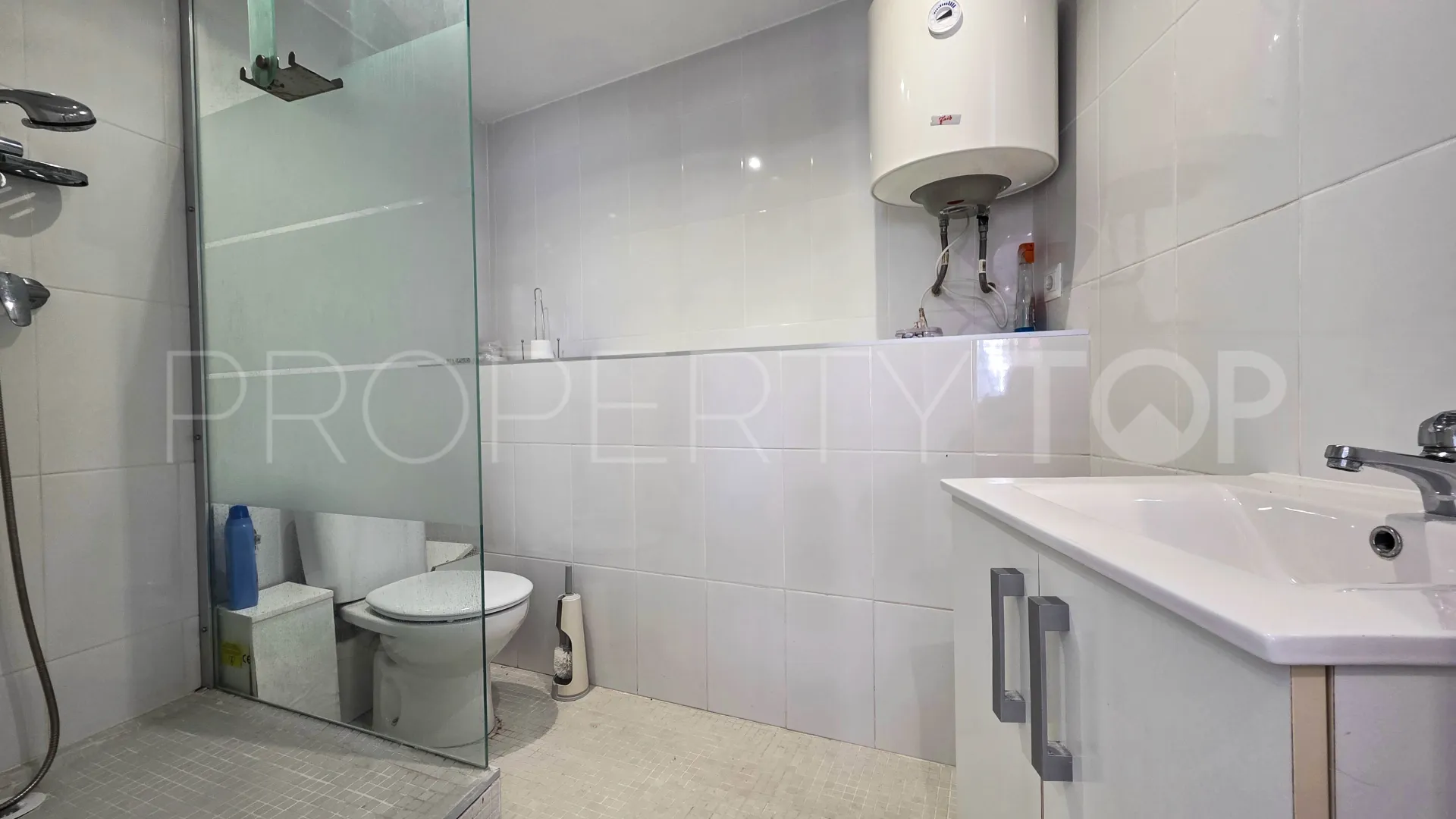 For sale semi detached villa in La Duquesa