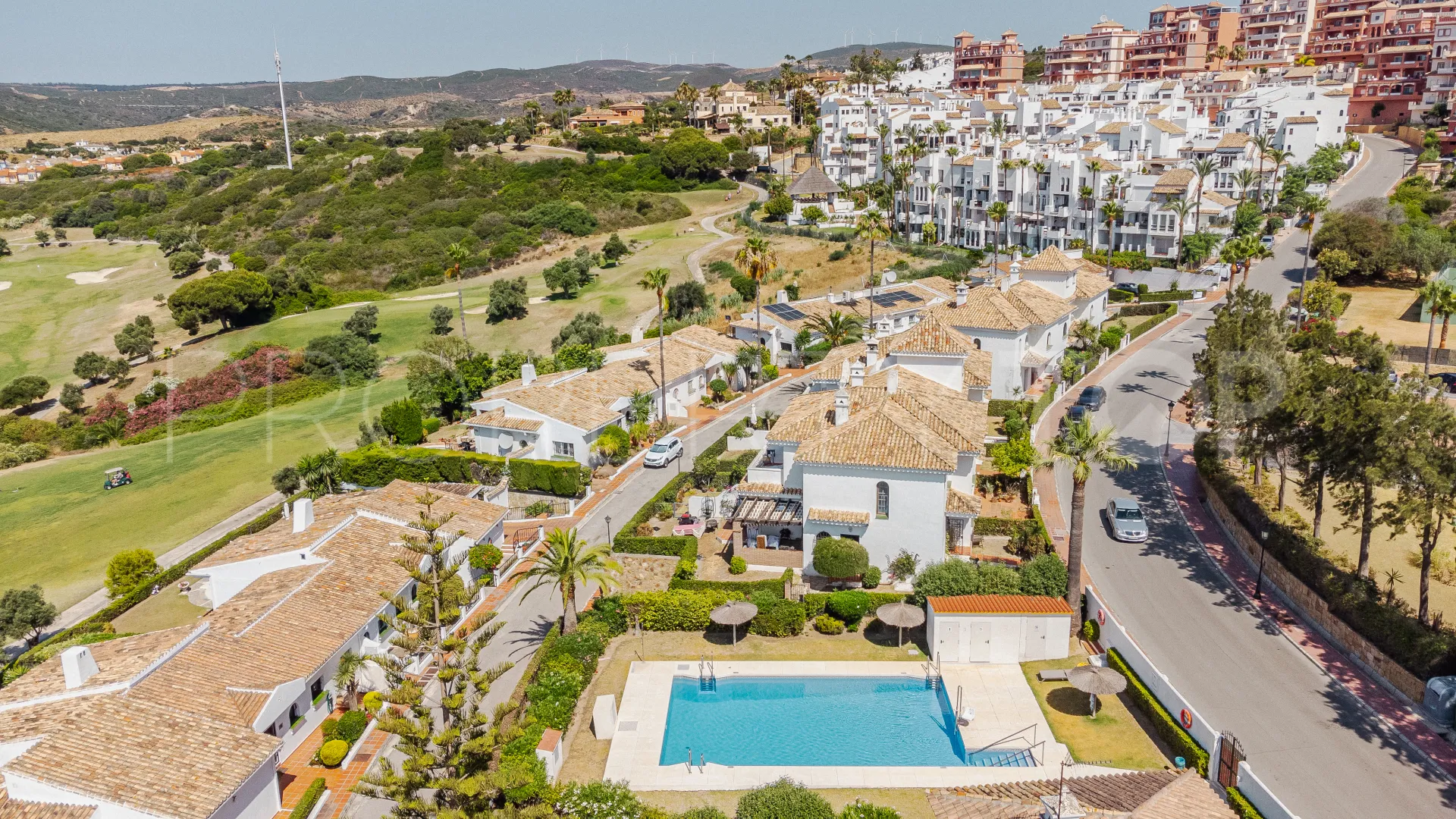 For sale semi detached villa in La Duquesa