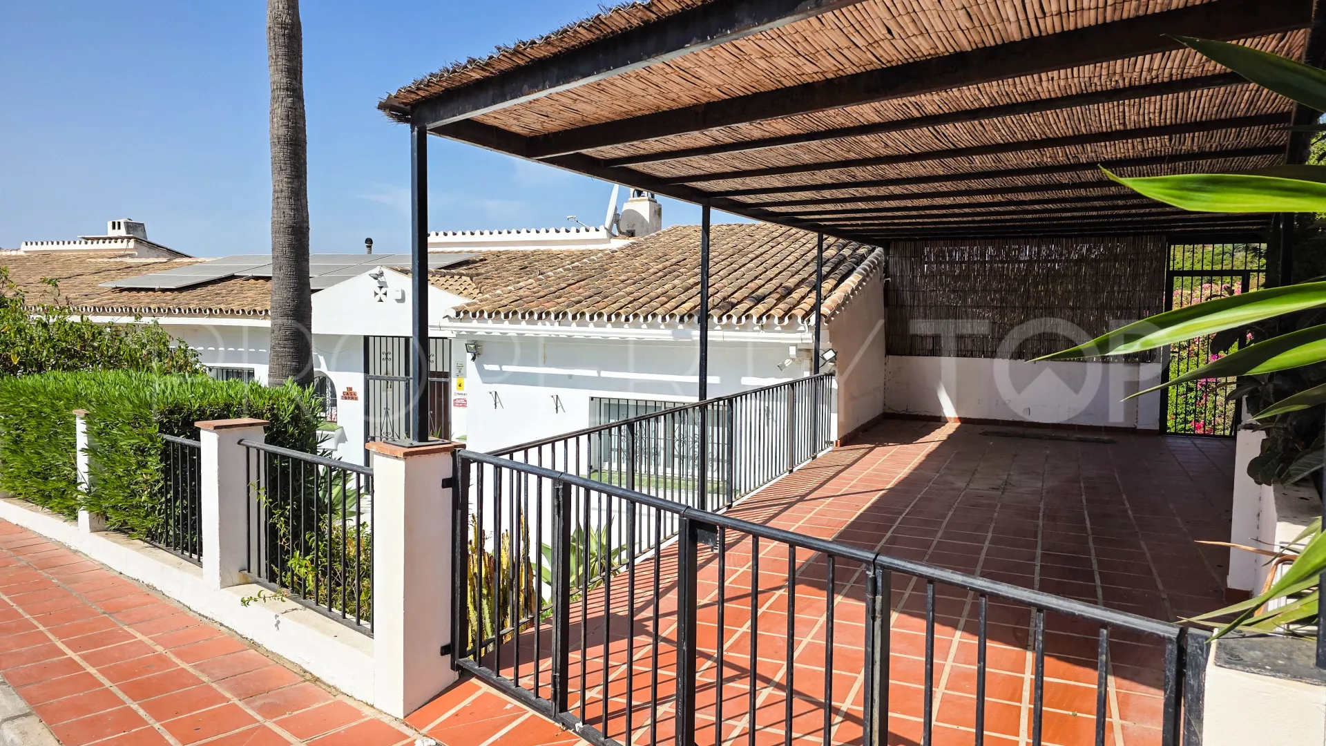 For sale semi detached villa in La Duquesa
