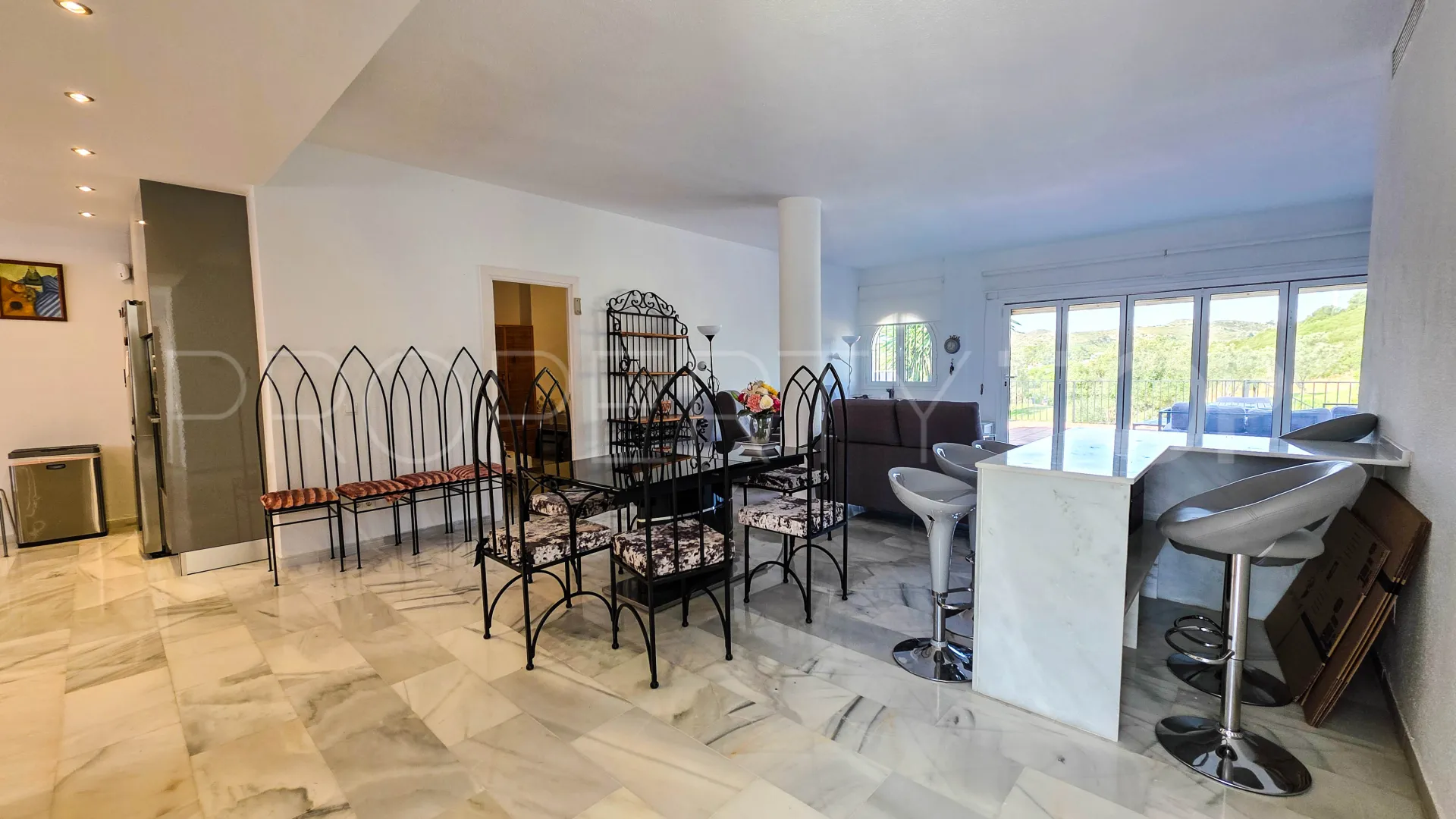 For sale semi detached villa in La Duquesa