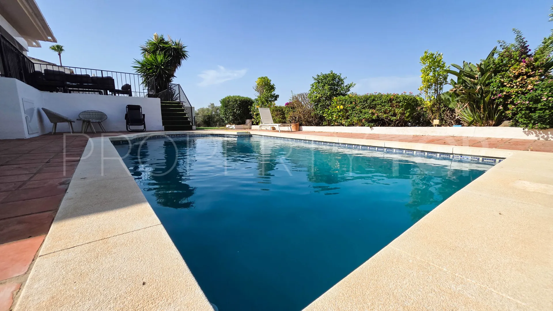 For sale semi detached villa in La Duquesa