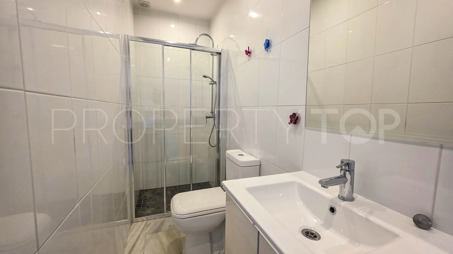 For sale semi detached villa in La Duquesa