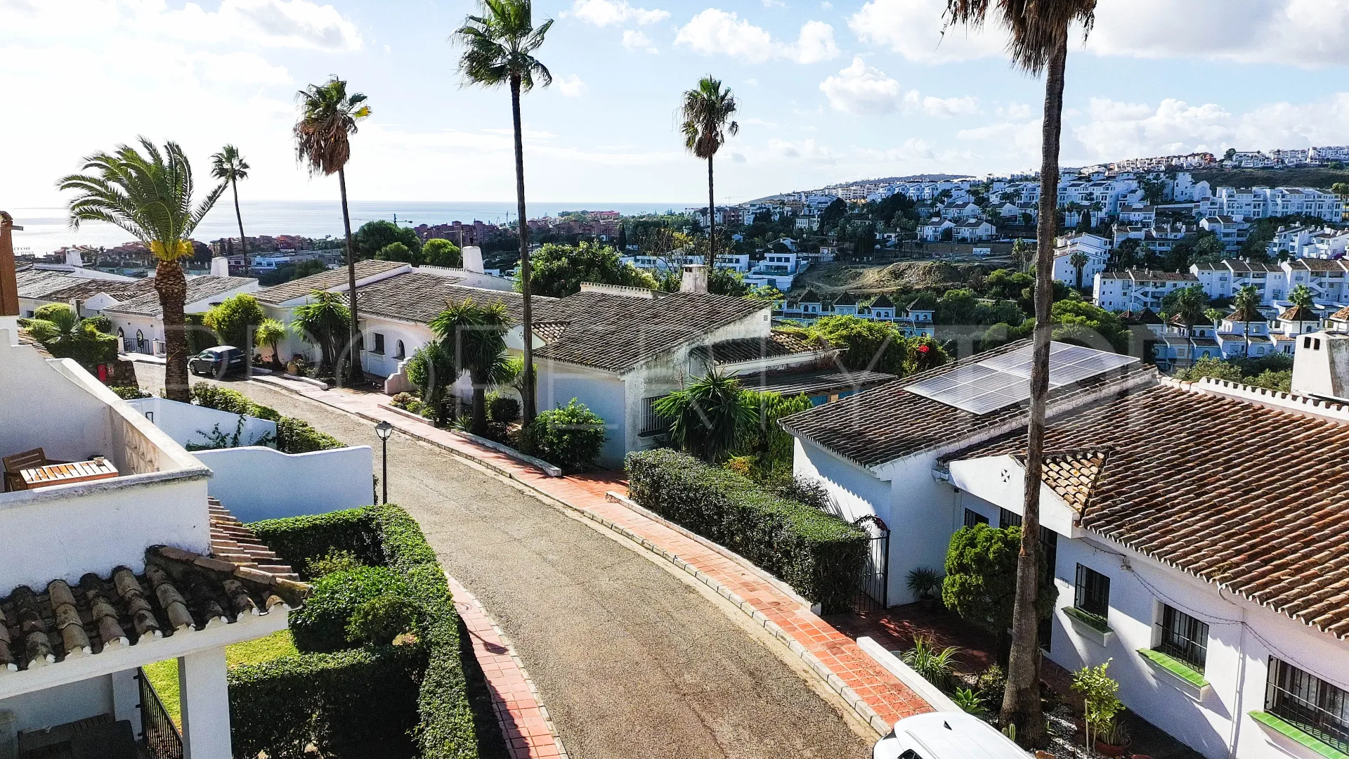 For sale semi detached villa in La Duquesa