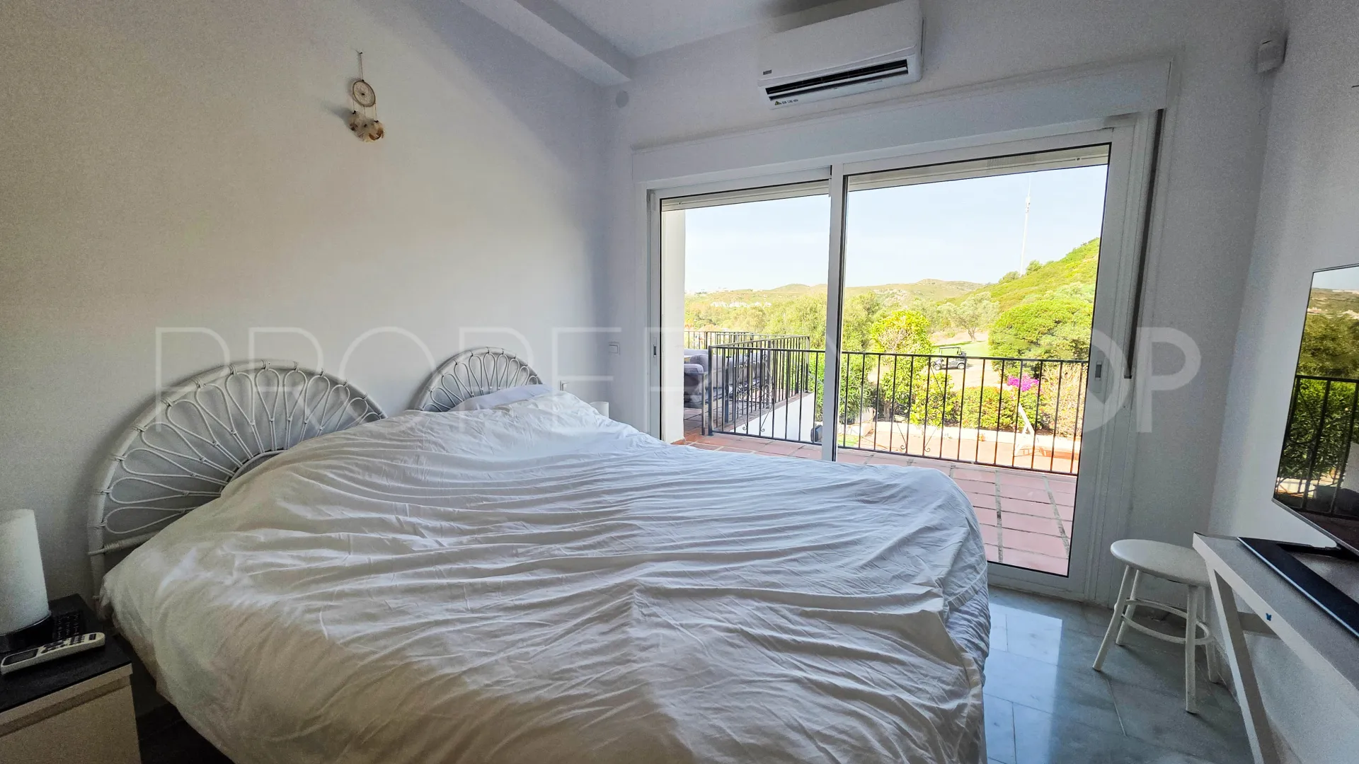 For sale semi detached villa in La Duquesa