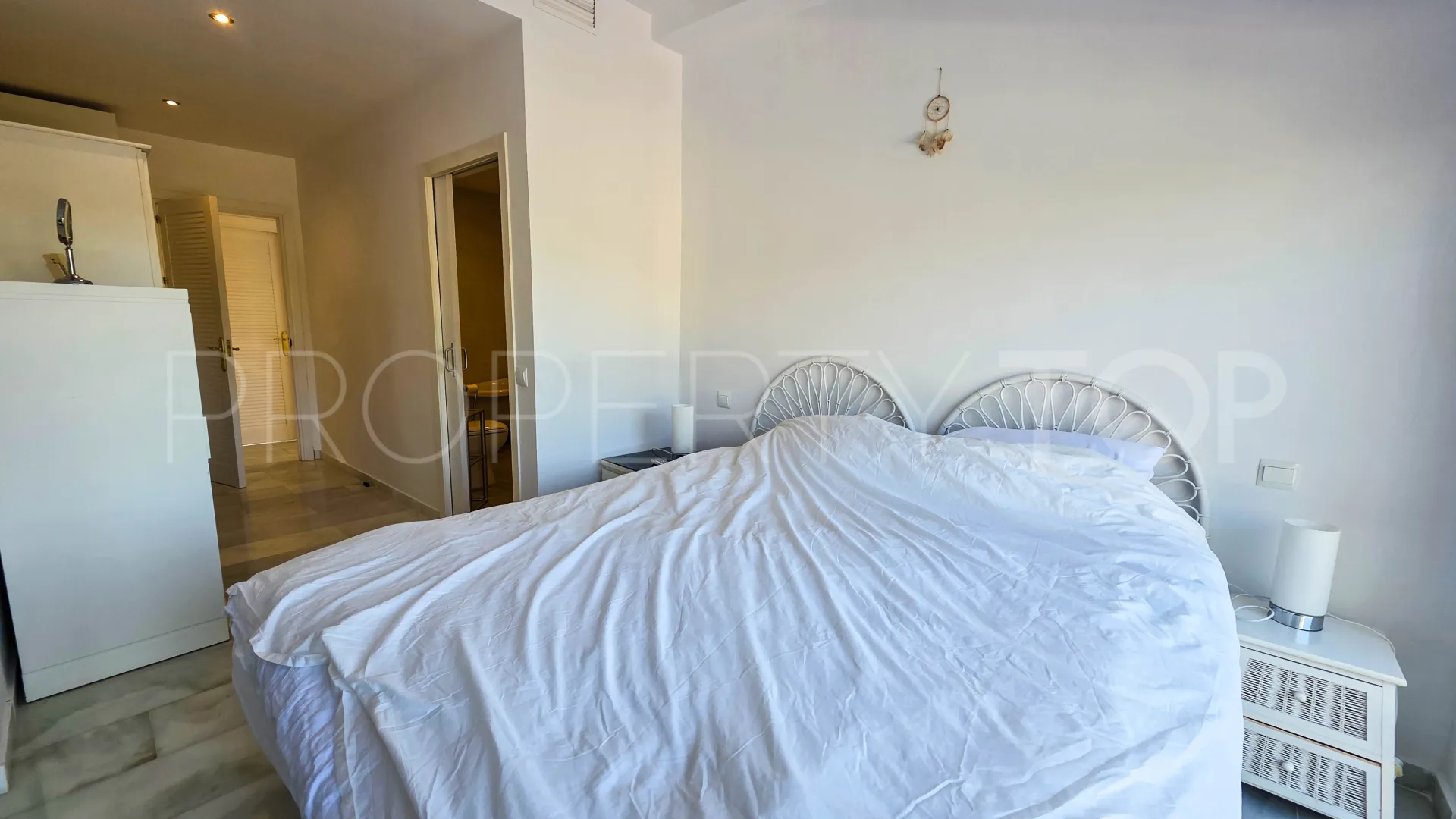 For sale semi detached villa in La Duquesa