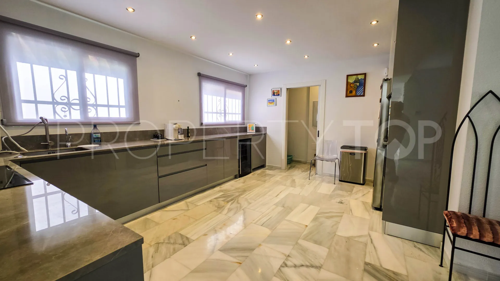 For sale semi detached villa in La Duquesa
