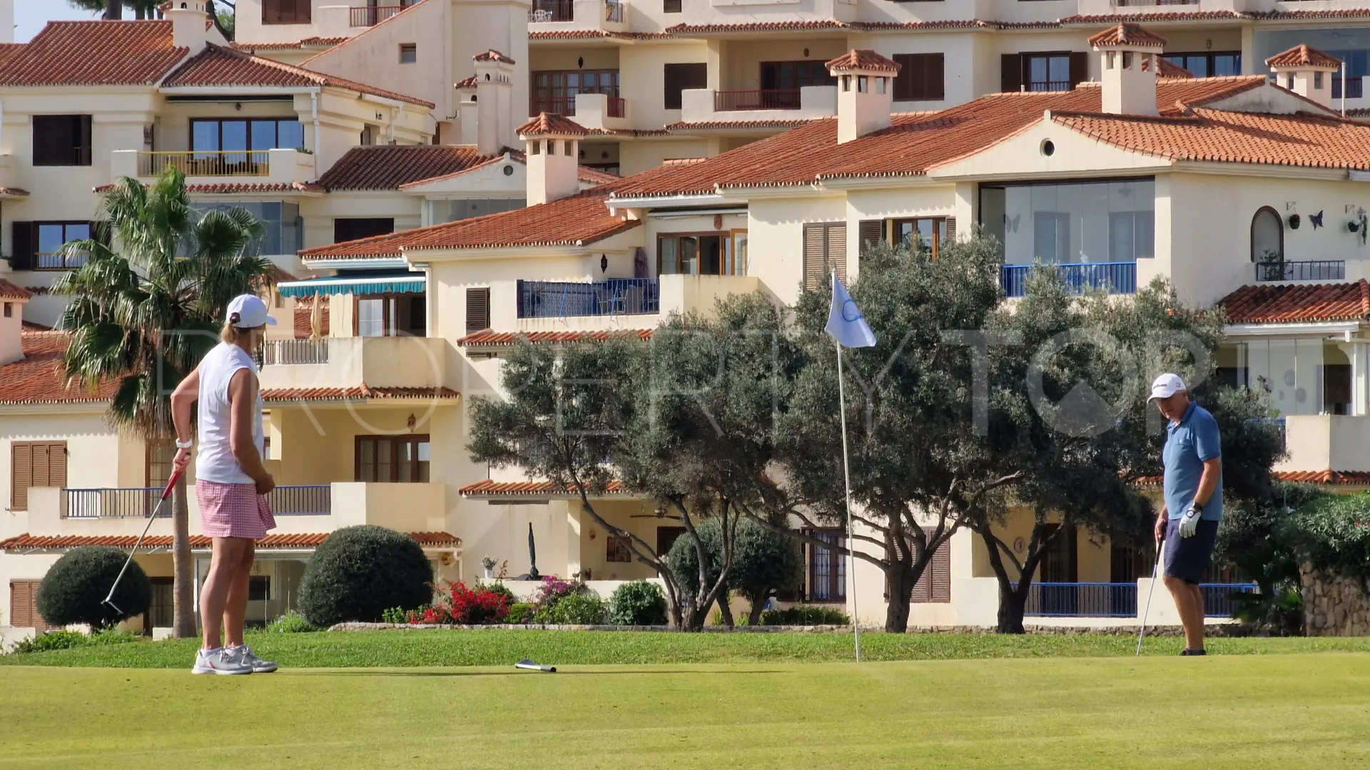 For sale semi detached villa in La Duquesa