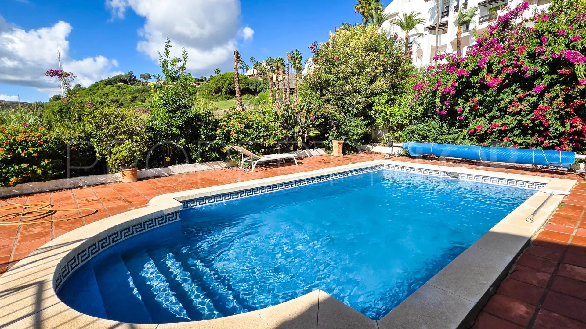 For sale semi detached villa in La Duquesa