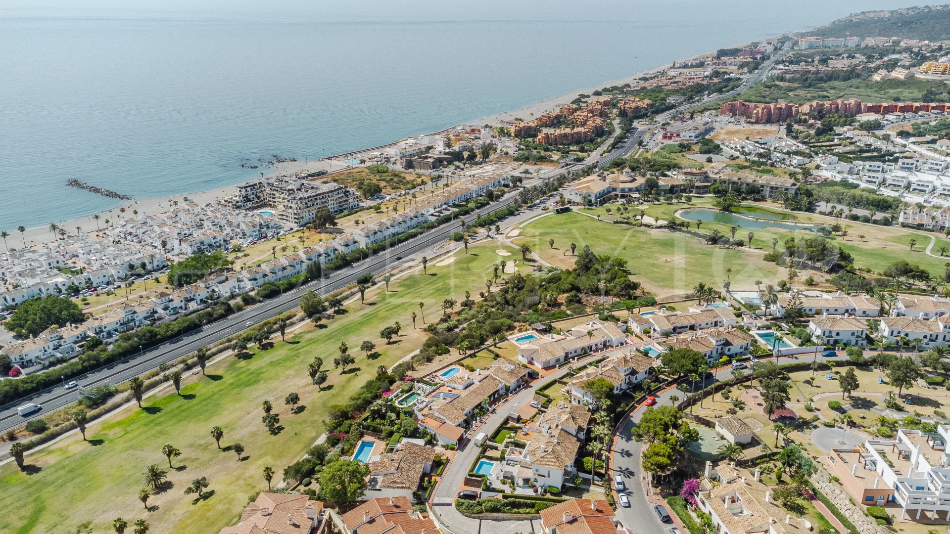For sale semi detached villa in La Duquesa